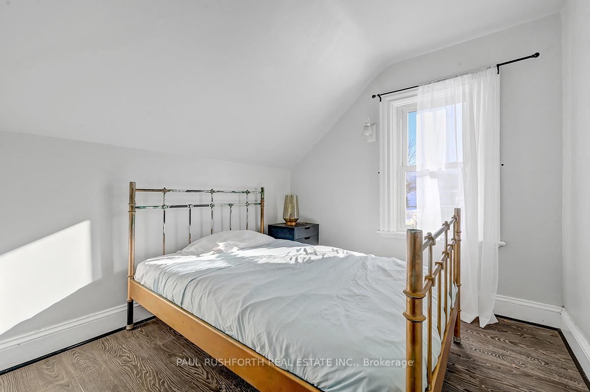 Photo 18 of 73 Renfrew Avenue E, Renfrew — HOMEH
