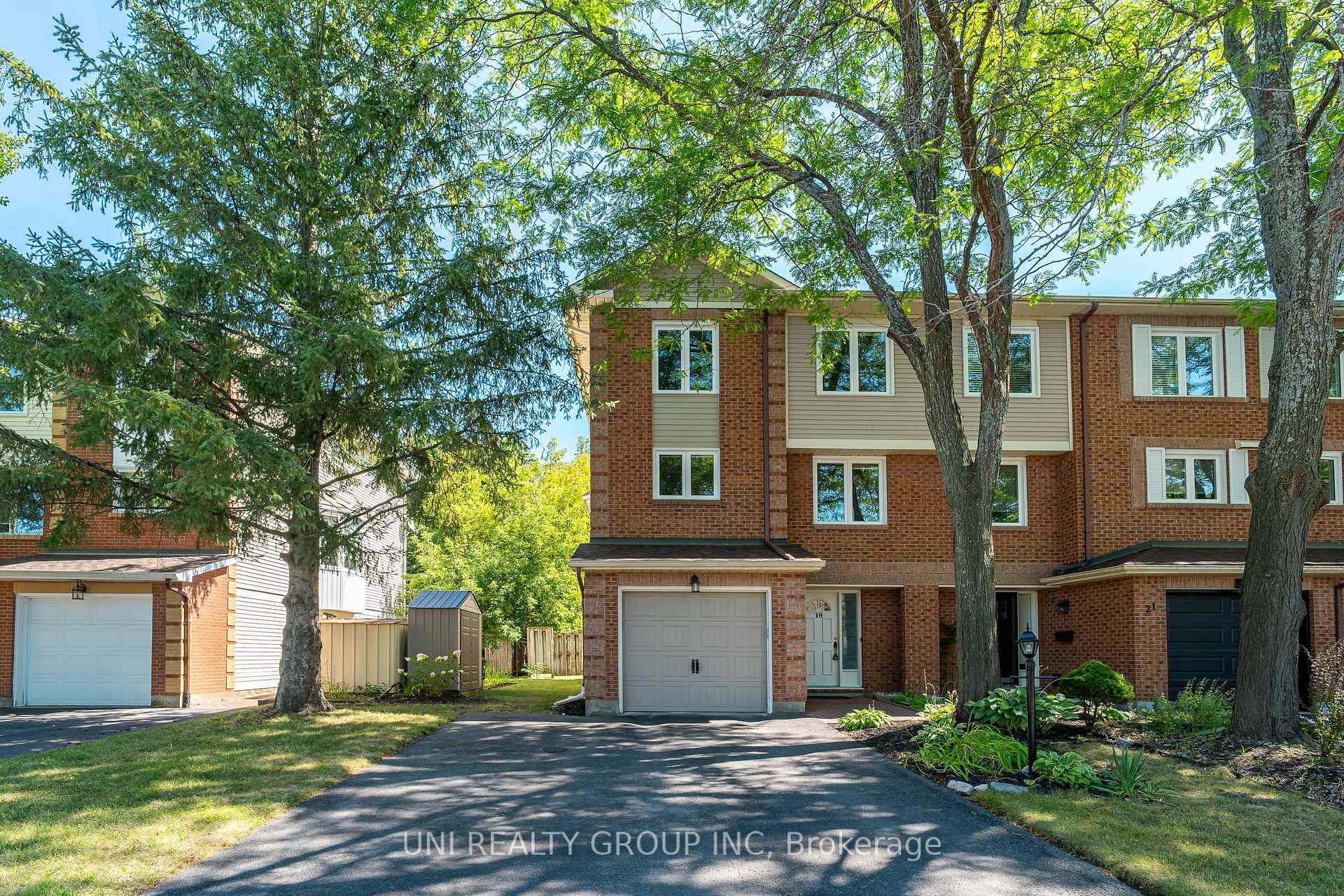 Front of 19 Arbordale Crescent