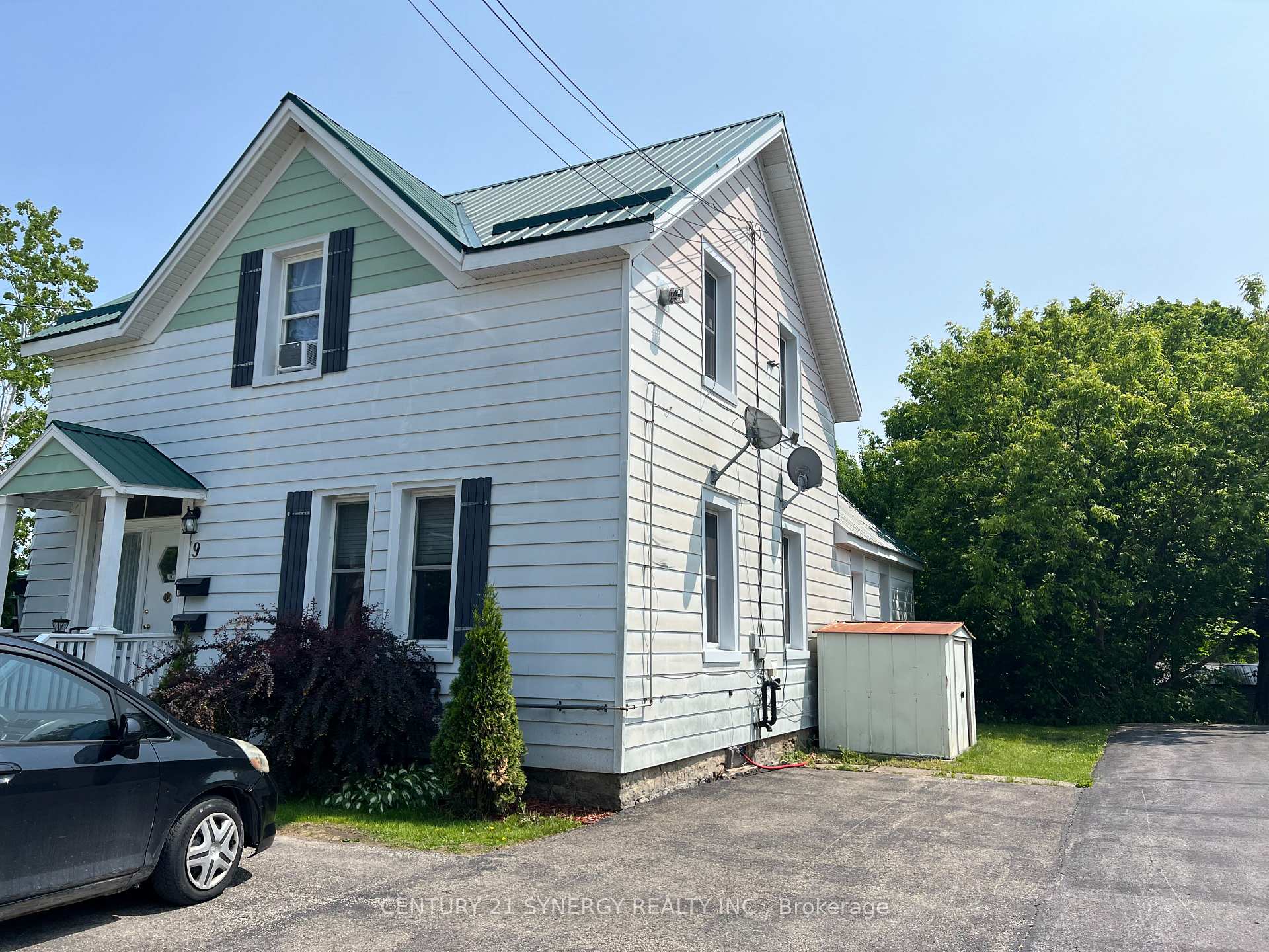 Photo 2 of 9 Strathcona Street, Smiths Falls — HOMEH