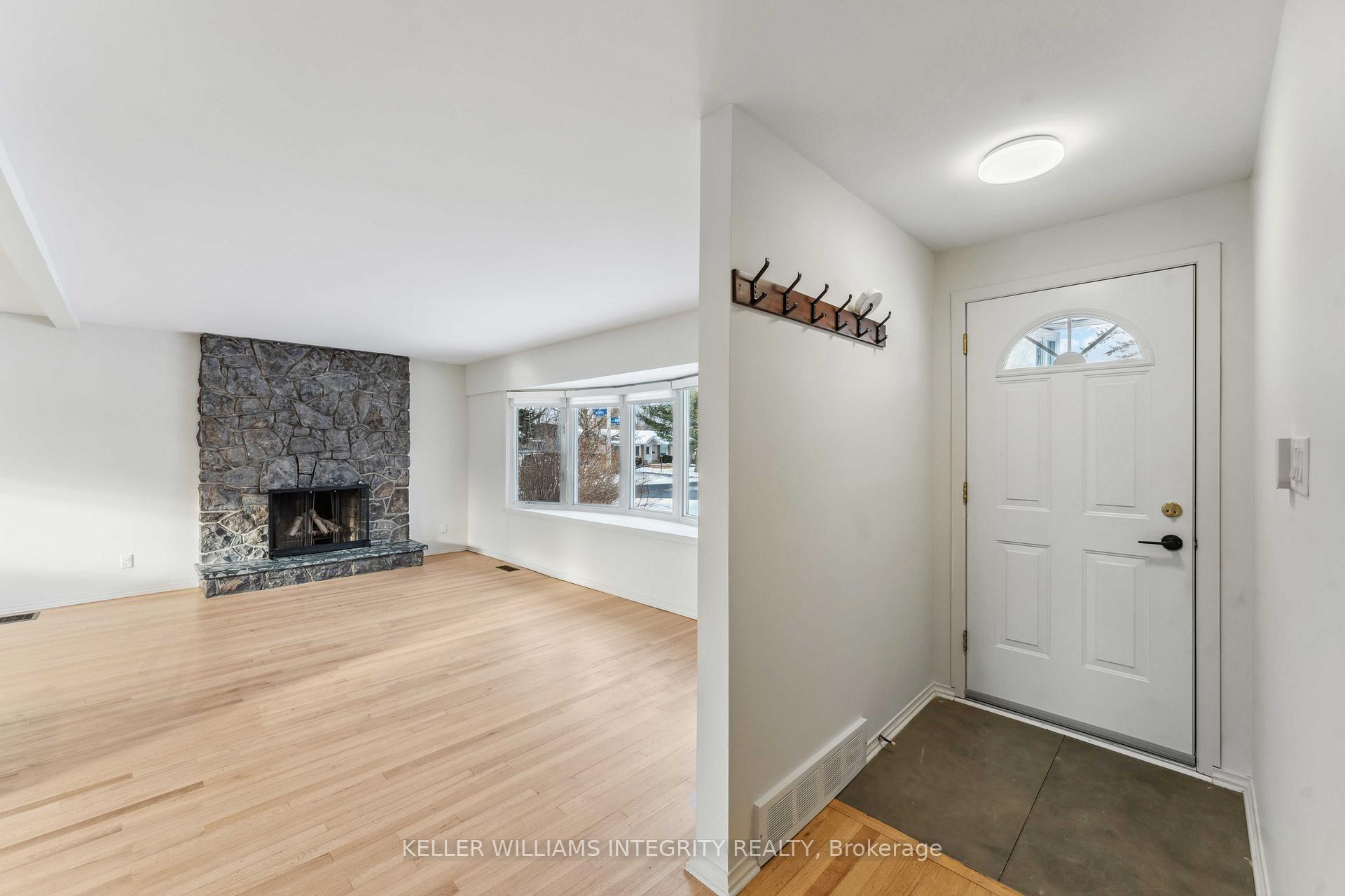 Photo 3 of 2 Cox Street, Ottawa, Manordale — HOMEH