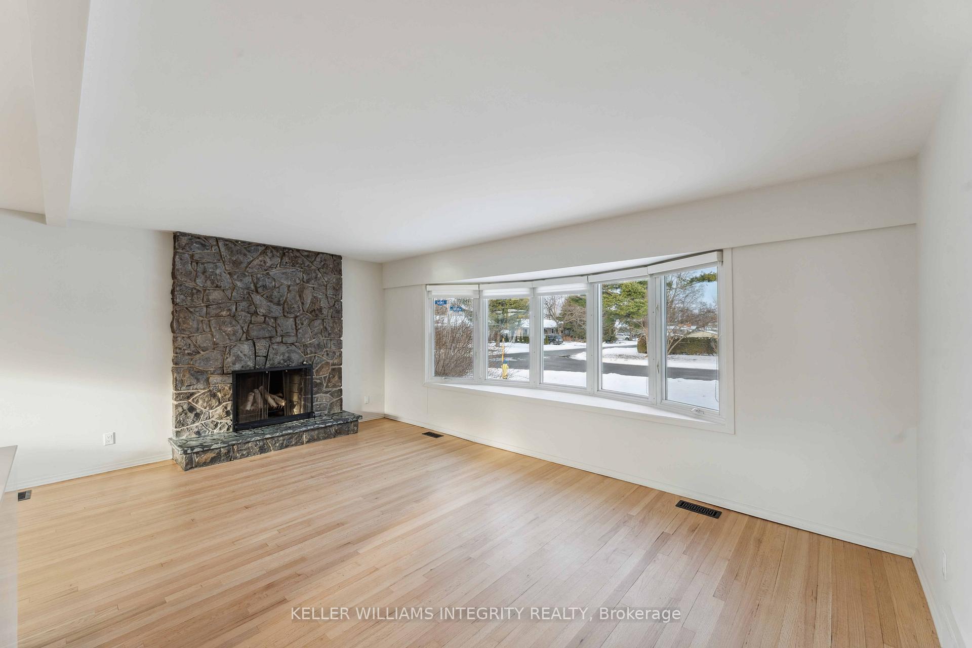 Photo 5 of 2 Cox Street, Ottawa, Manordale — HOMEH