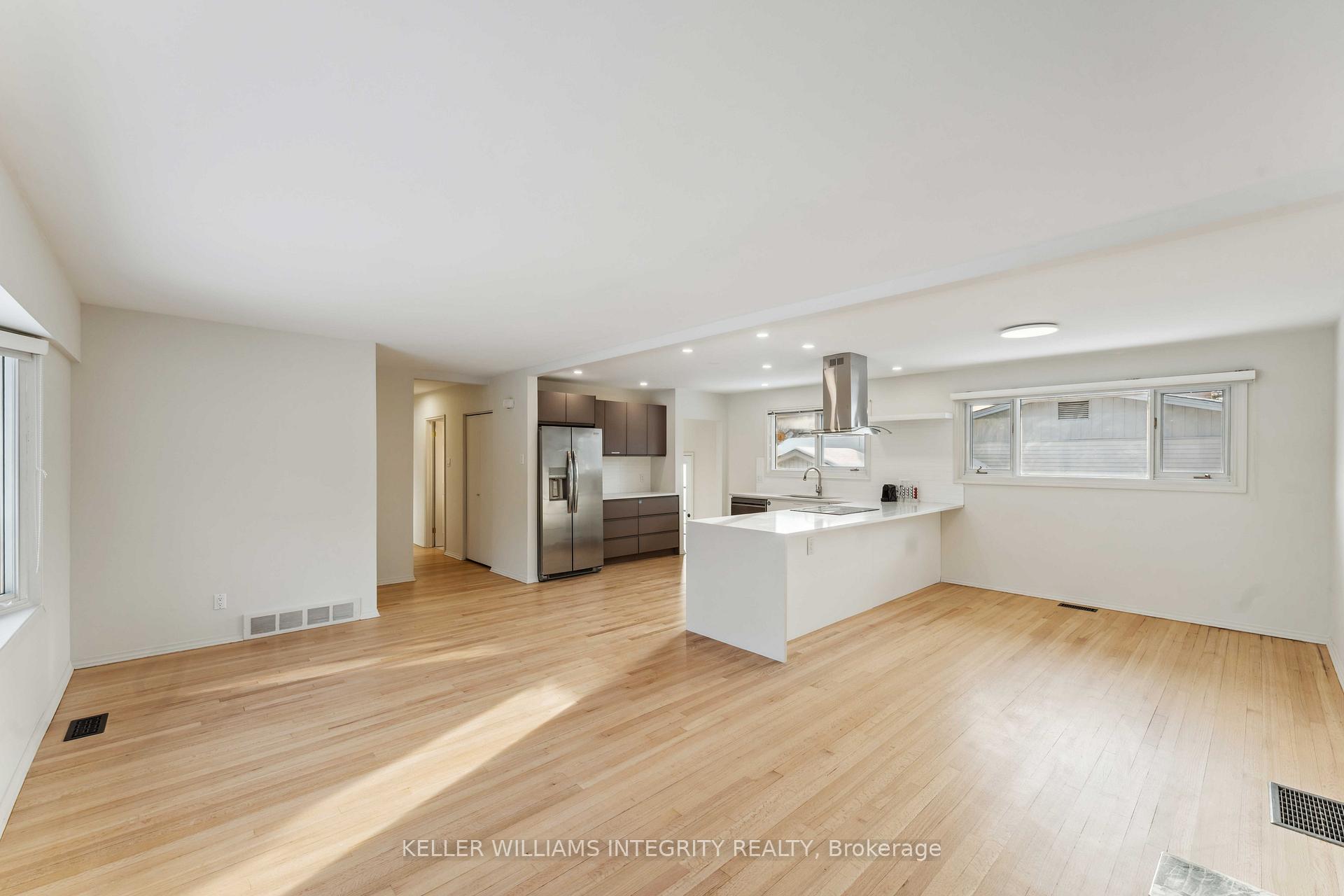 Photo 9 of 2 Cox Street, Ottawa, Manordale — HOMEH