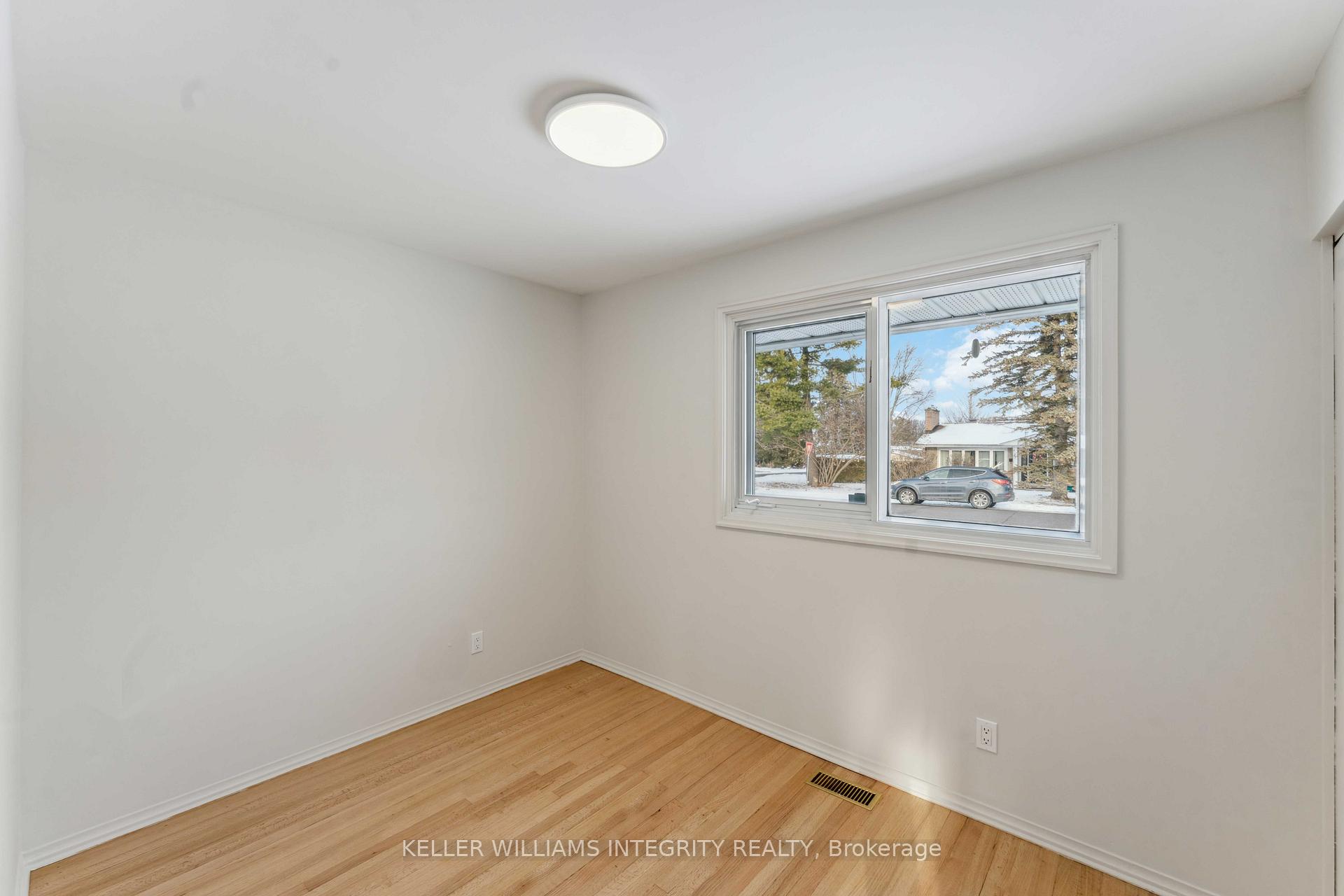 Photo 13 of 2 Cox Street, Ottawa, Manordale — HOMEH