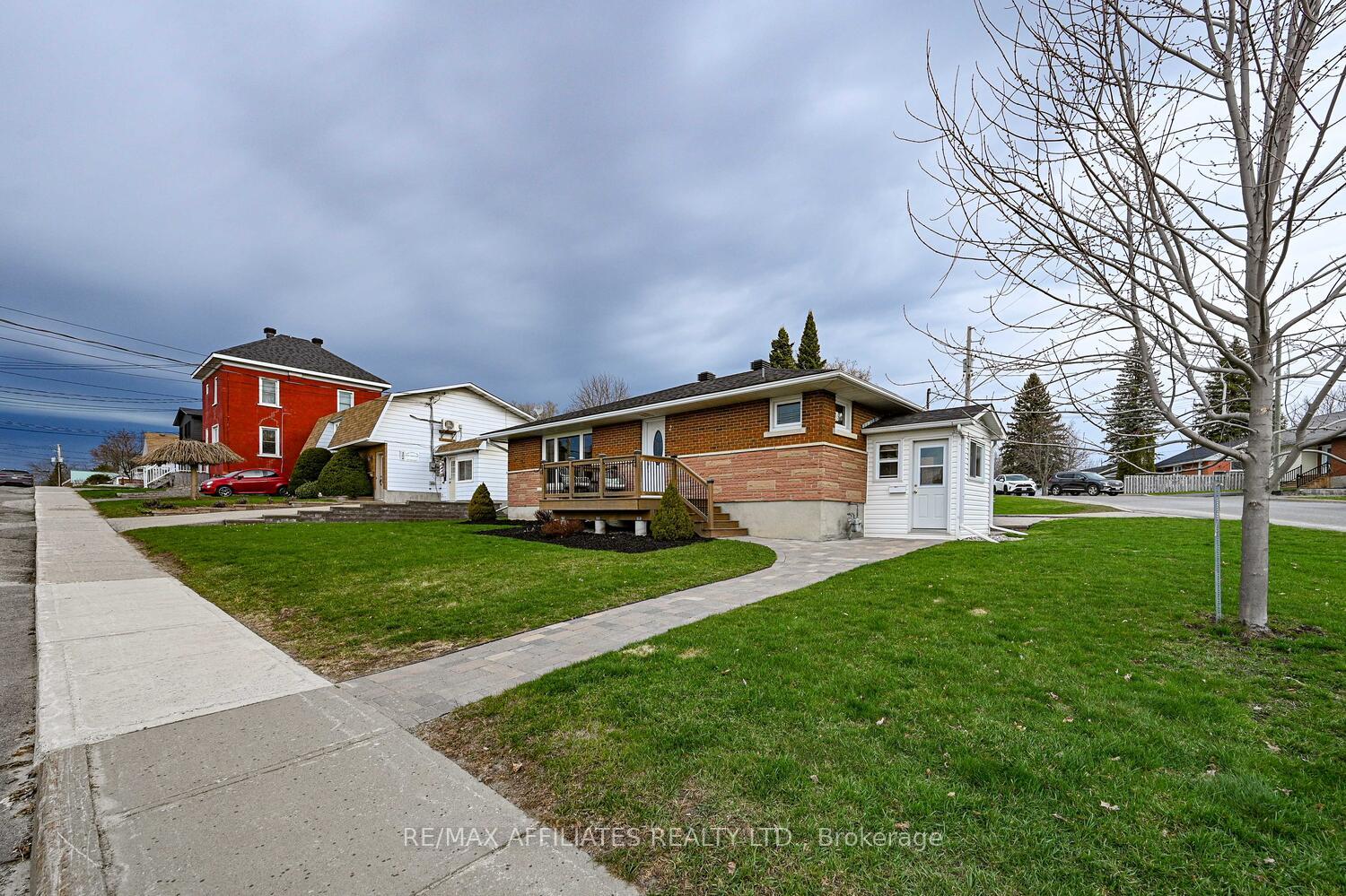 Photo 5 of 2 Philip Street, Smiths Falls — HOMEH