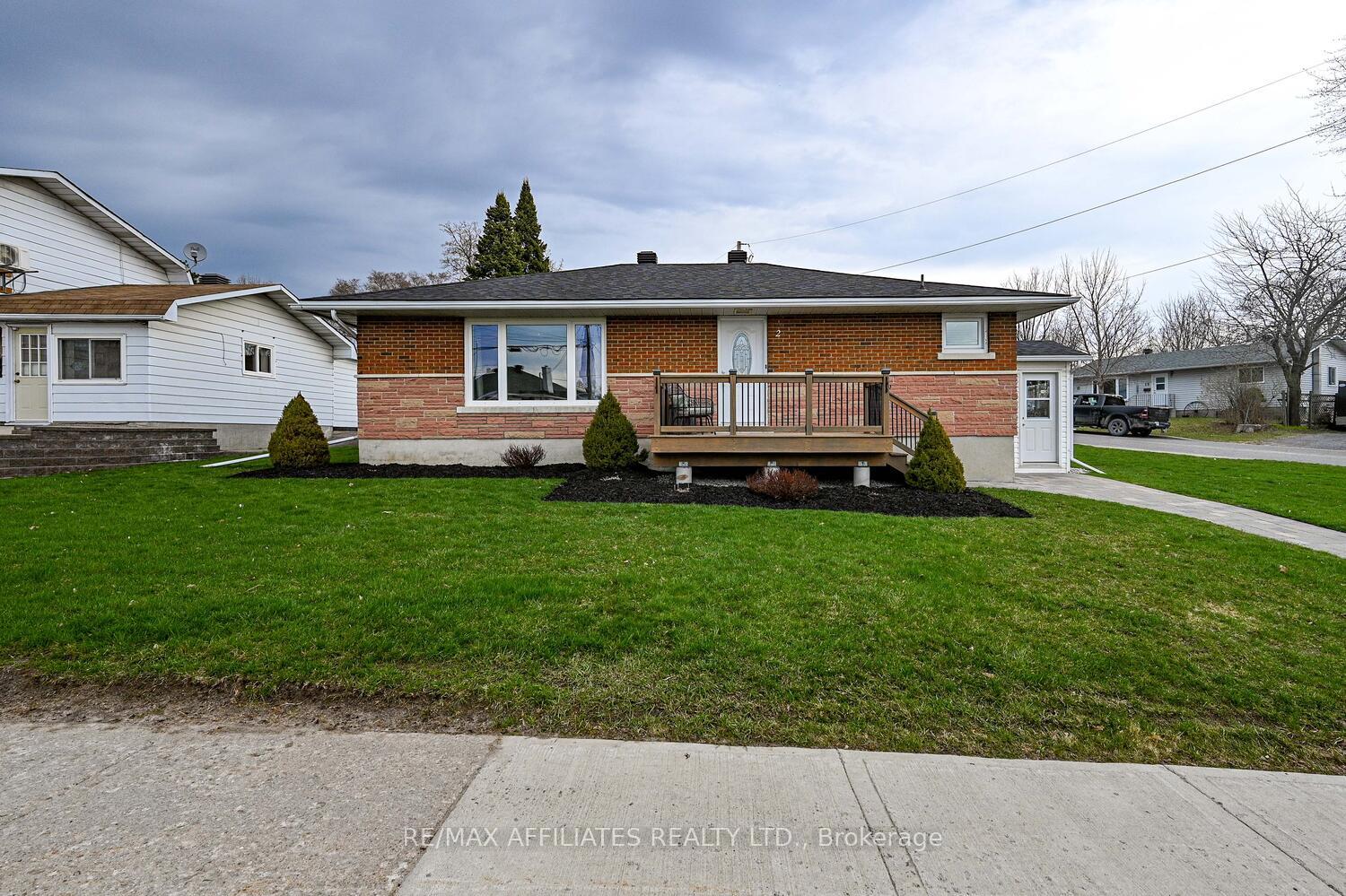 Photo 7 of 2 Philip Street, Smiths Falls — HOMEH