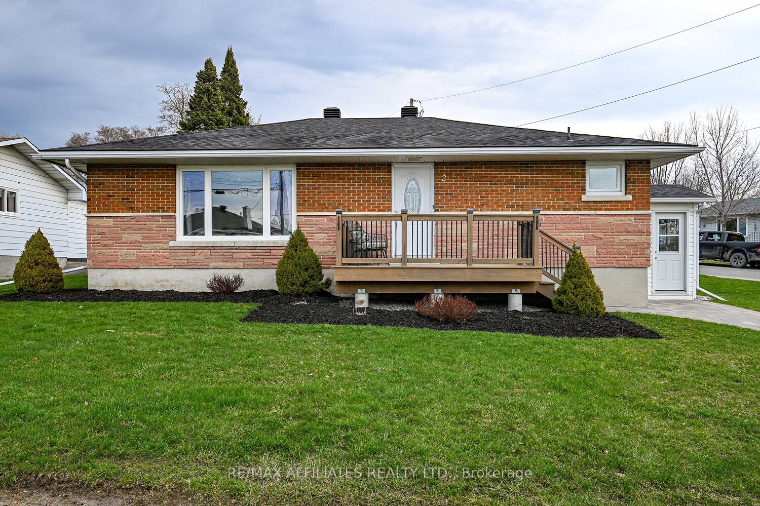Photo 8 of 2 Philip Street, Smiths Falls — HOMEH