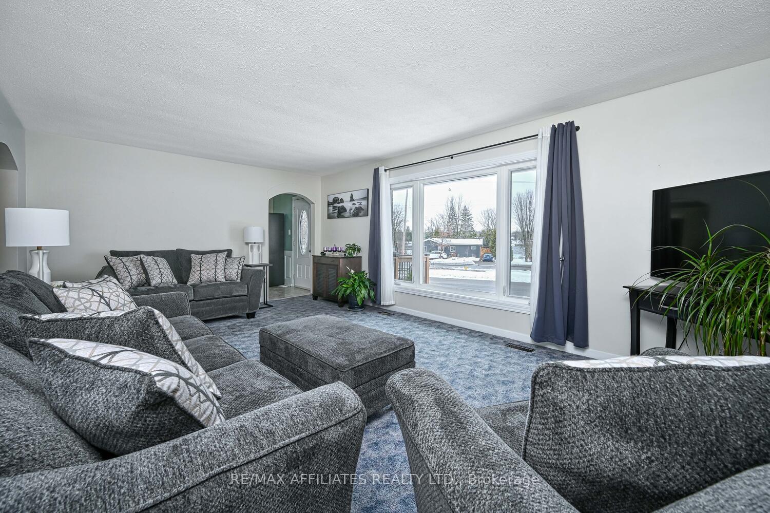 Photo 12 of 2 Philip Street, Smiths Falls — HOMEH