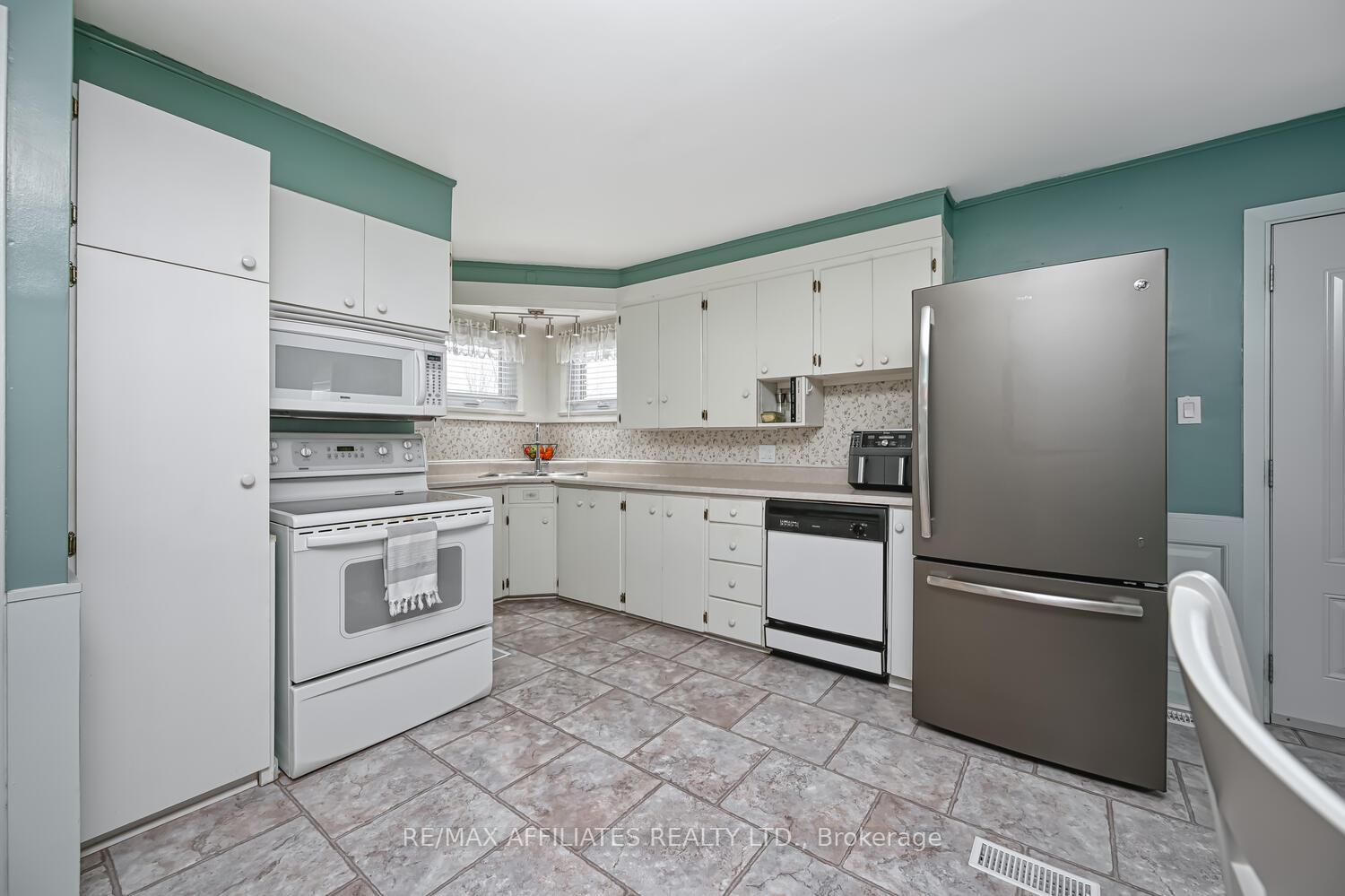 Photo 15 of 2 Philip Street, Smiths Falls — HOMEH