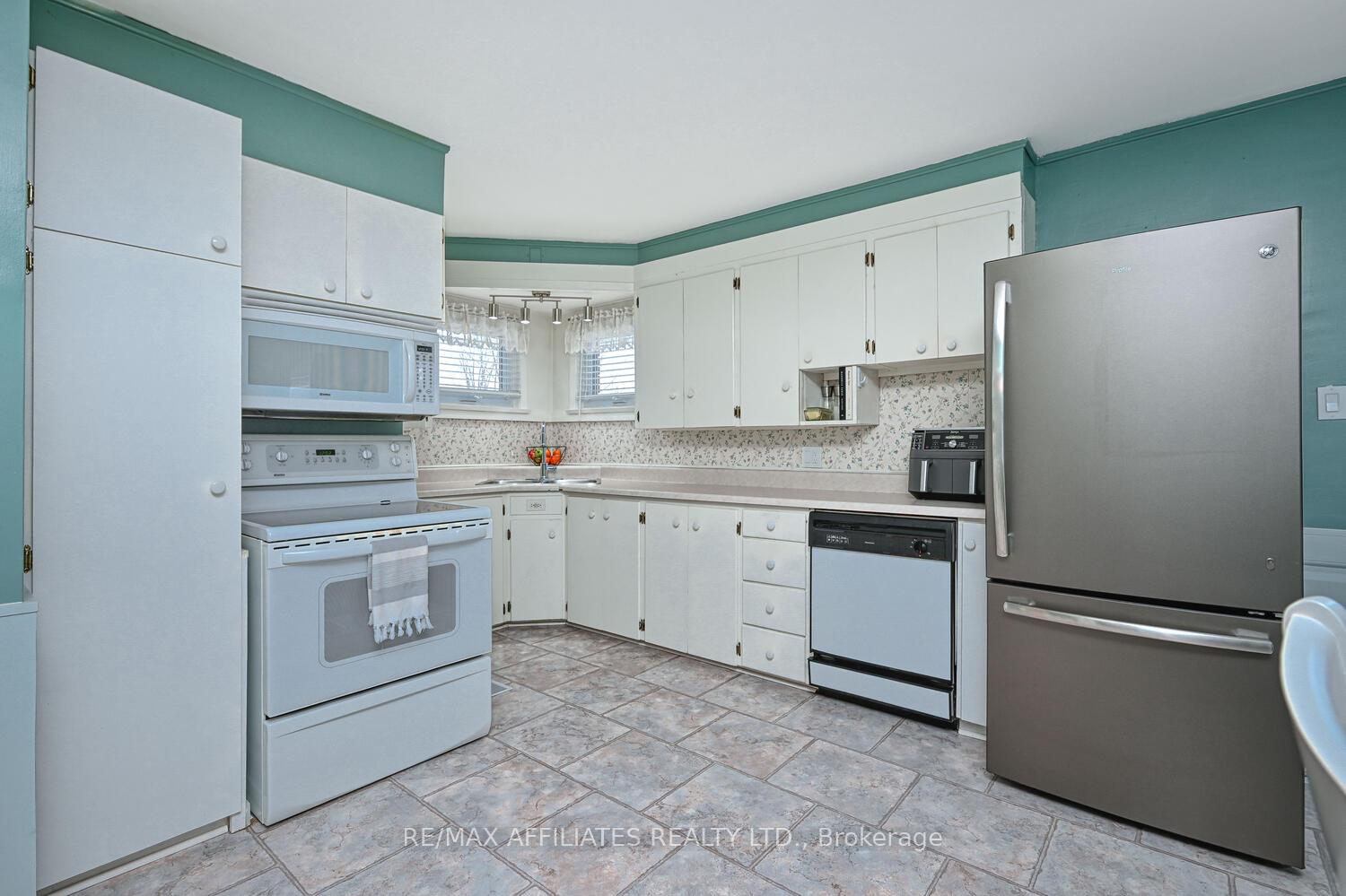 Photo 16 of 2 Philip Street, Smiths Falls — HOMEH