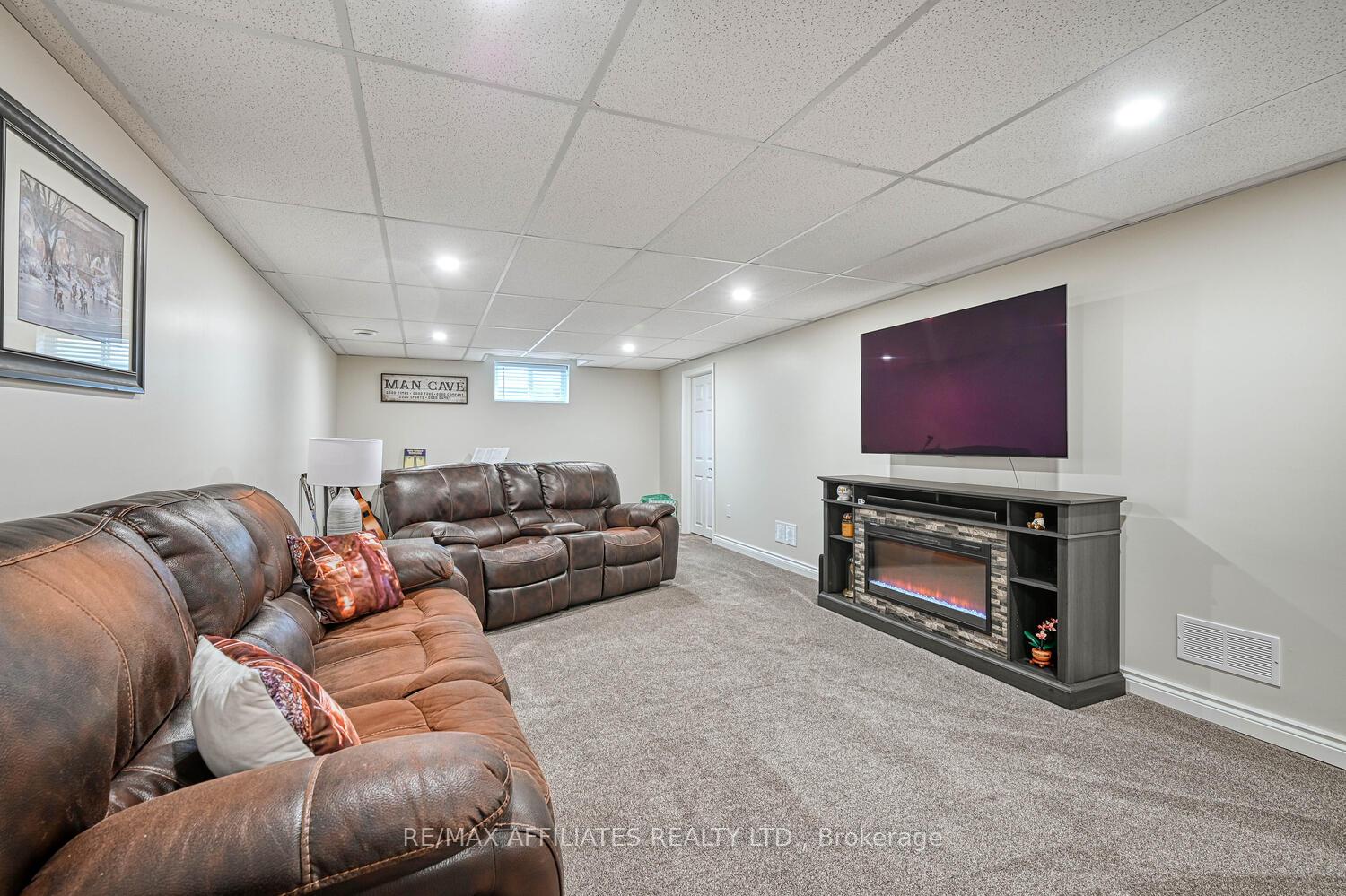 Photo 31 of 2 Philip Street, Smiths Falls — HOMEH