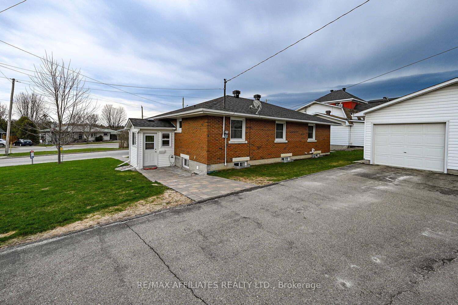 Photo 42 of 2 Philip Street, Smiths Falls — HOMEH