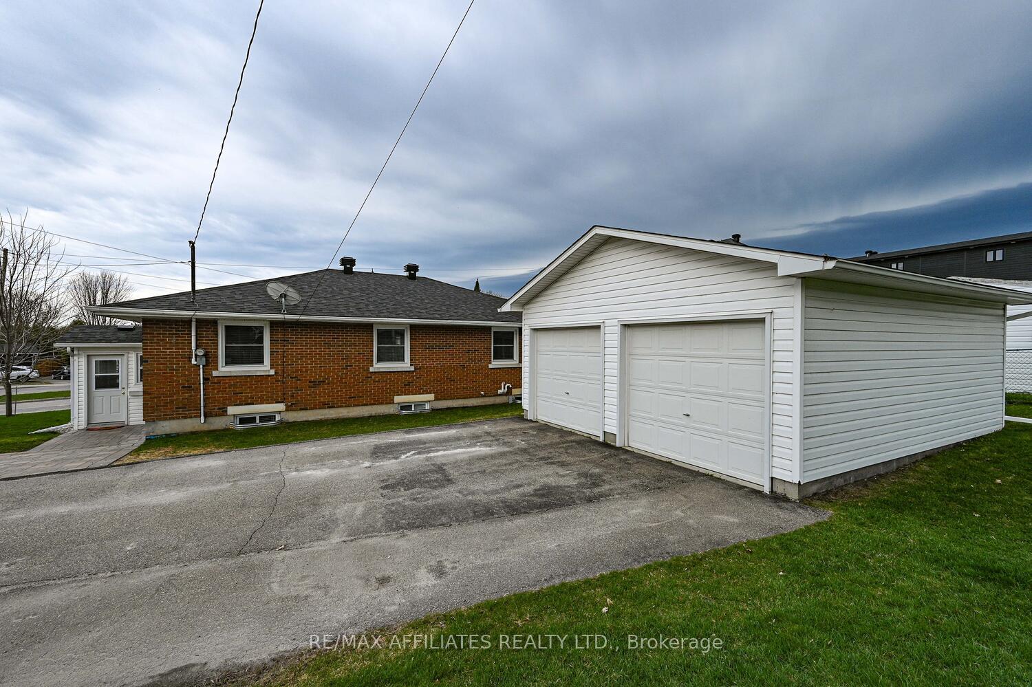 Photo 43 of 2 Philip Street, Smiths Falls — HOMEH