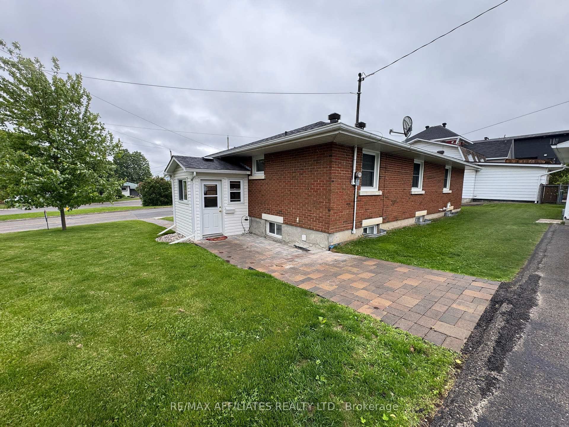 Photo 48 of 2 Philip Street, Smiths Falls — HOMEH