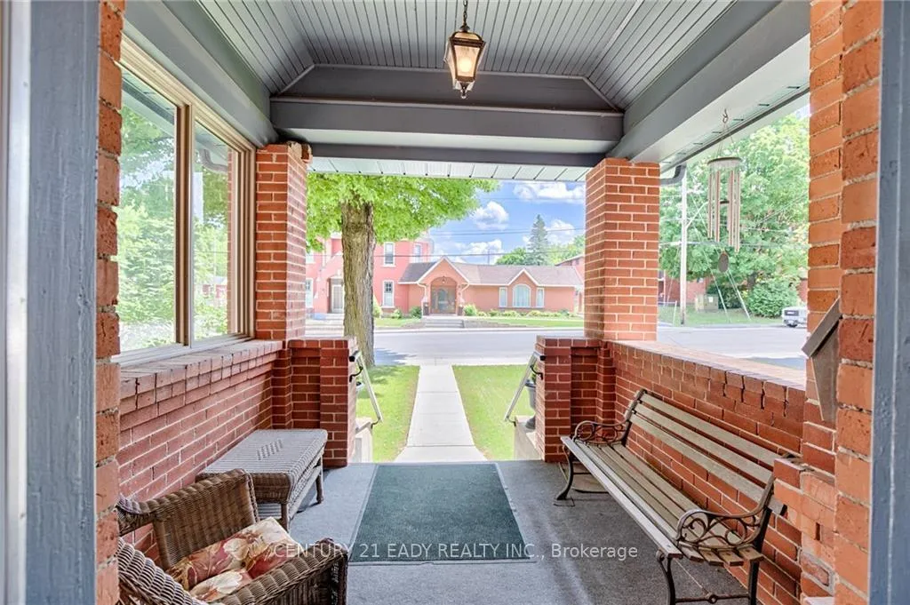 Photo 3 of 80 Munroe Avenue E, Renfrew — HOMEH