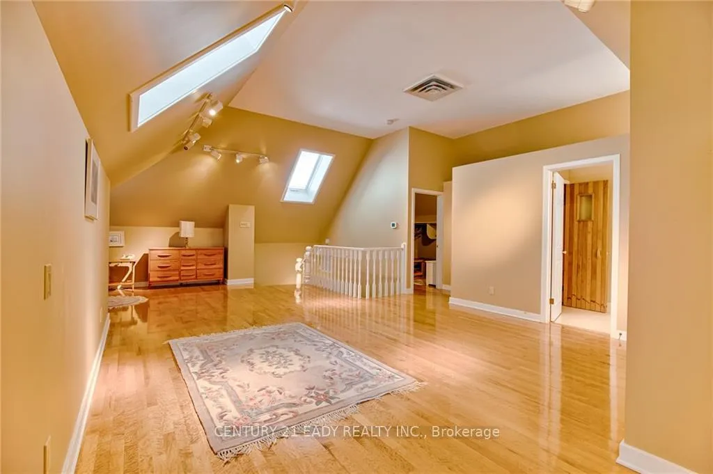 Photo 13 of 80 Munroe Avenue E, Renfrew — HOMEH