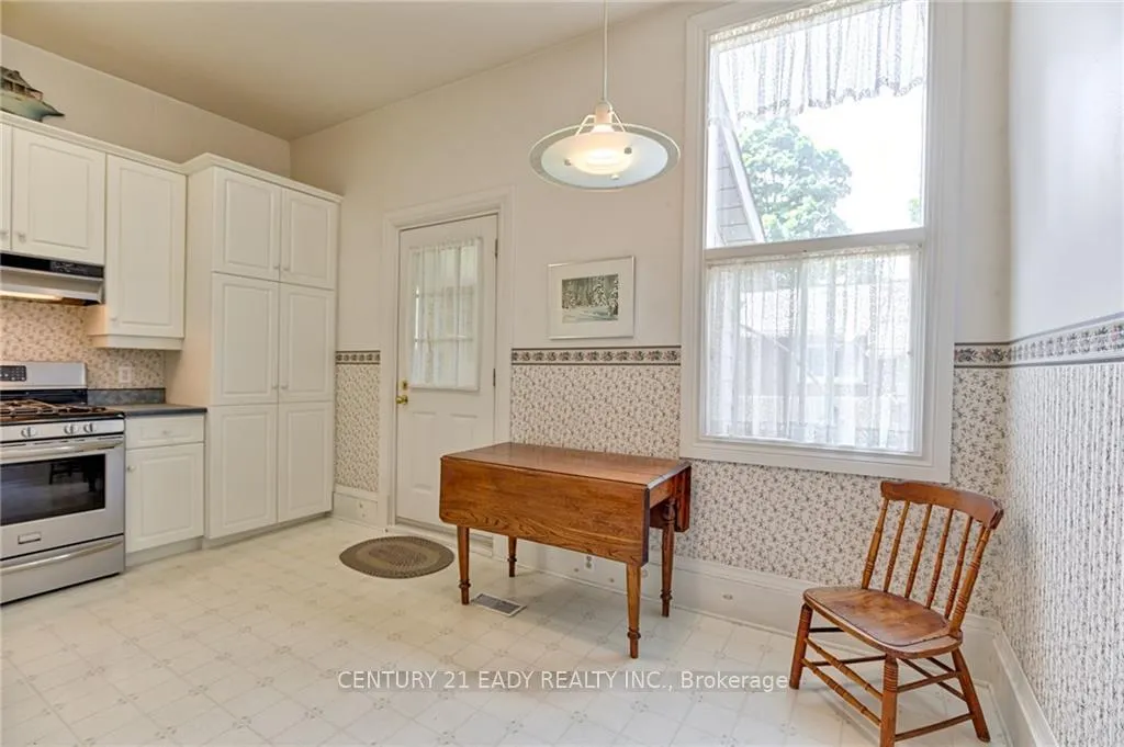 Photo 14 of 80 Munroe Avenue E, Renfrew — HOMEH