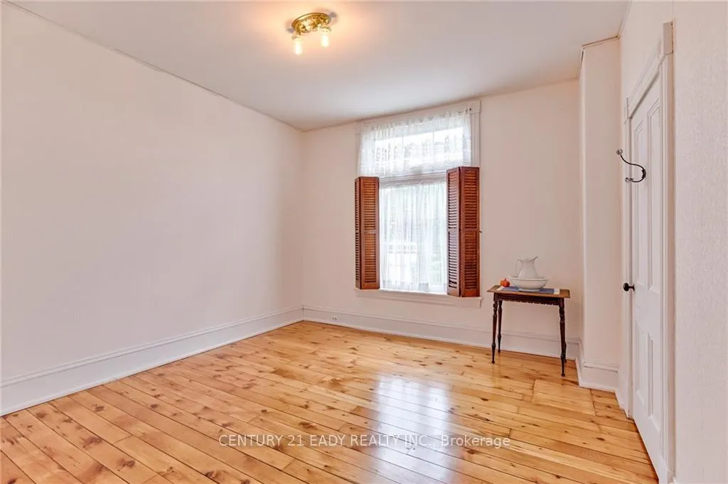Photo 17 of 80 Munroe Avenue E, Renfrew — HOMEH