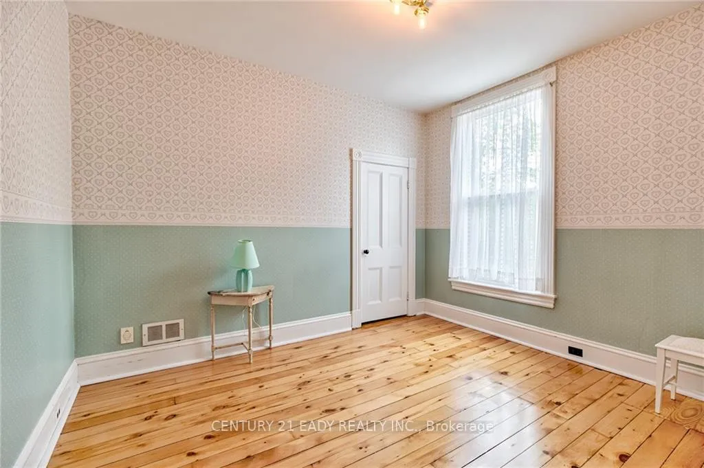 Photo 18 of 80 Munroe Avenue E, Renfrew — HOMEH