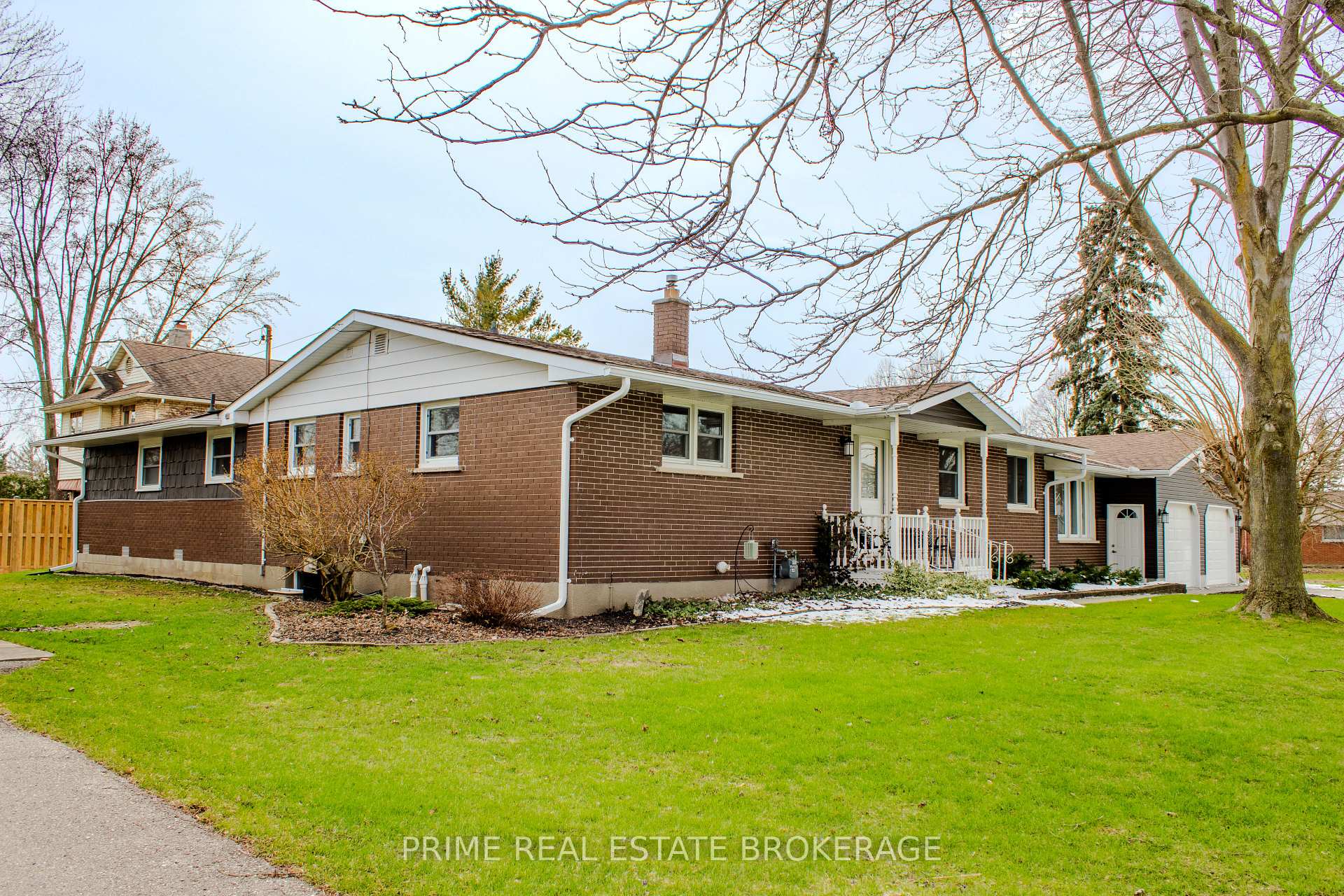 Photo 2 of 254 Pryde Boulevard, South Huron, Exeter — HOMEH