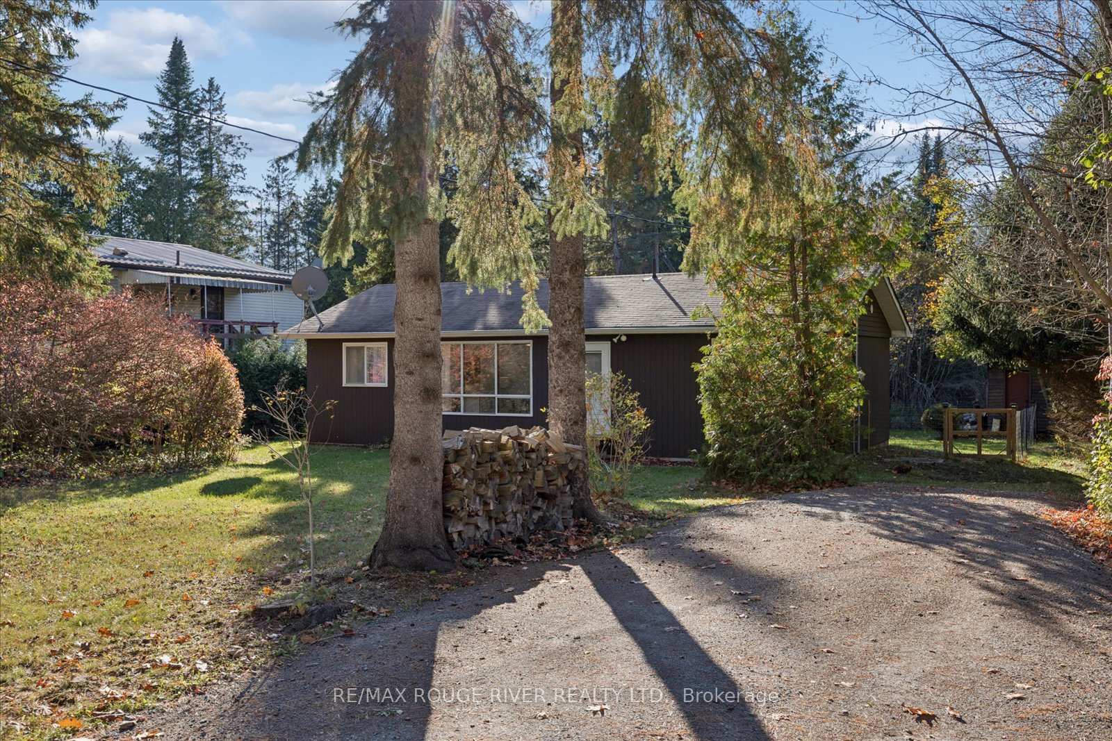Photo 2 of 16 Blumenweg Crescent, Scugog, Blackstock — HOMEH