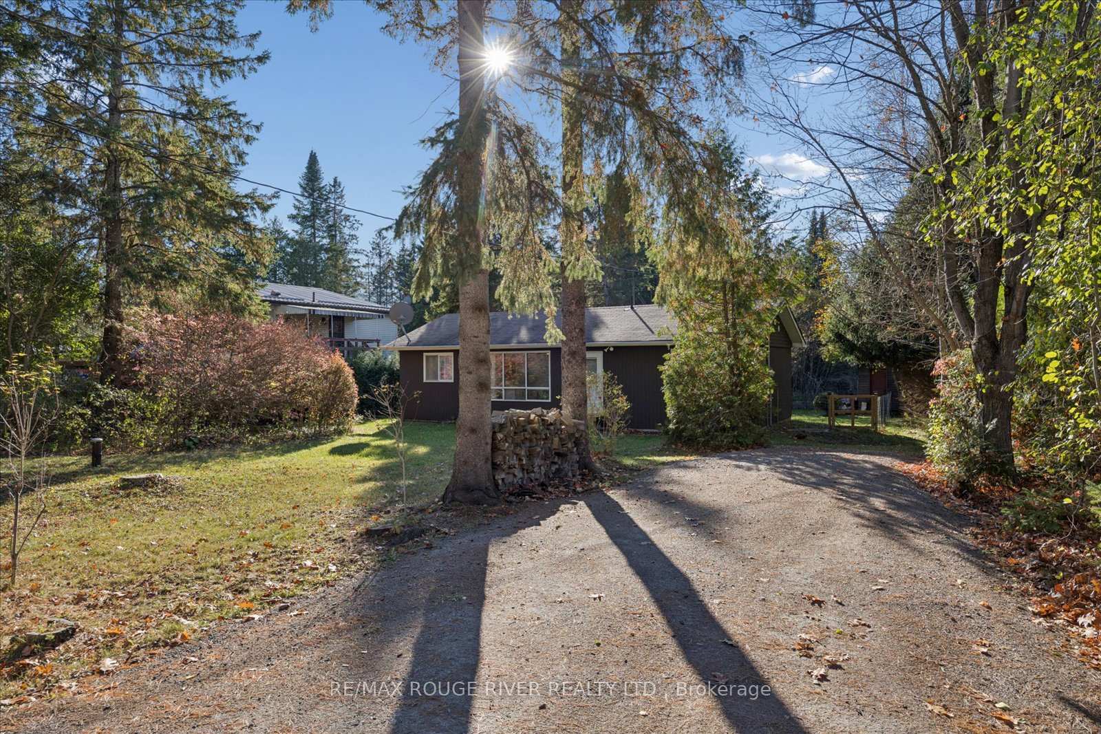 Photo 3 of 16 Blumenweg Crescent, Scugog, Blackstock — HOMEH