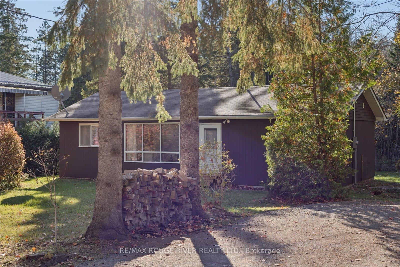 Photo 4 of 16 Blumenweg Crescent, Scugog, Blackstock — HOMEH