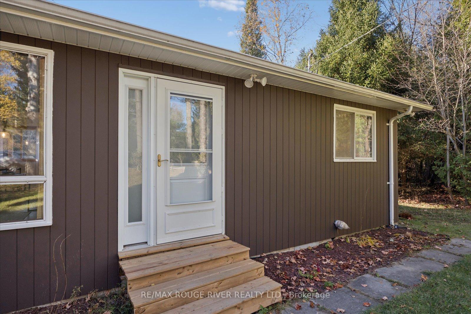 Photo 6 of 16 Blumenweg Crescent, Scugog, Blackstock — HOMEH