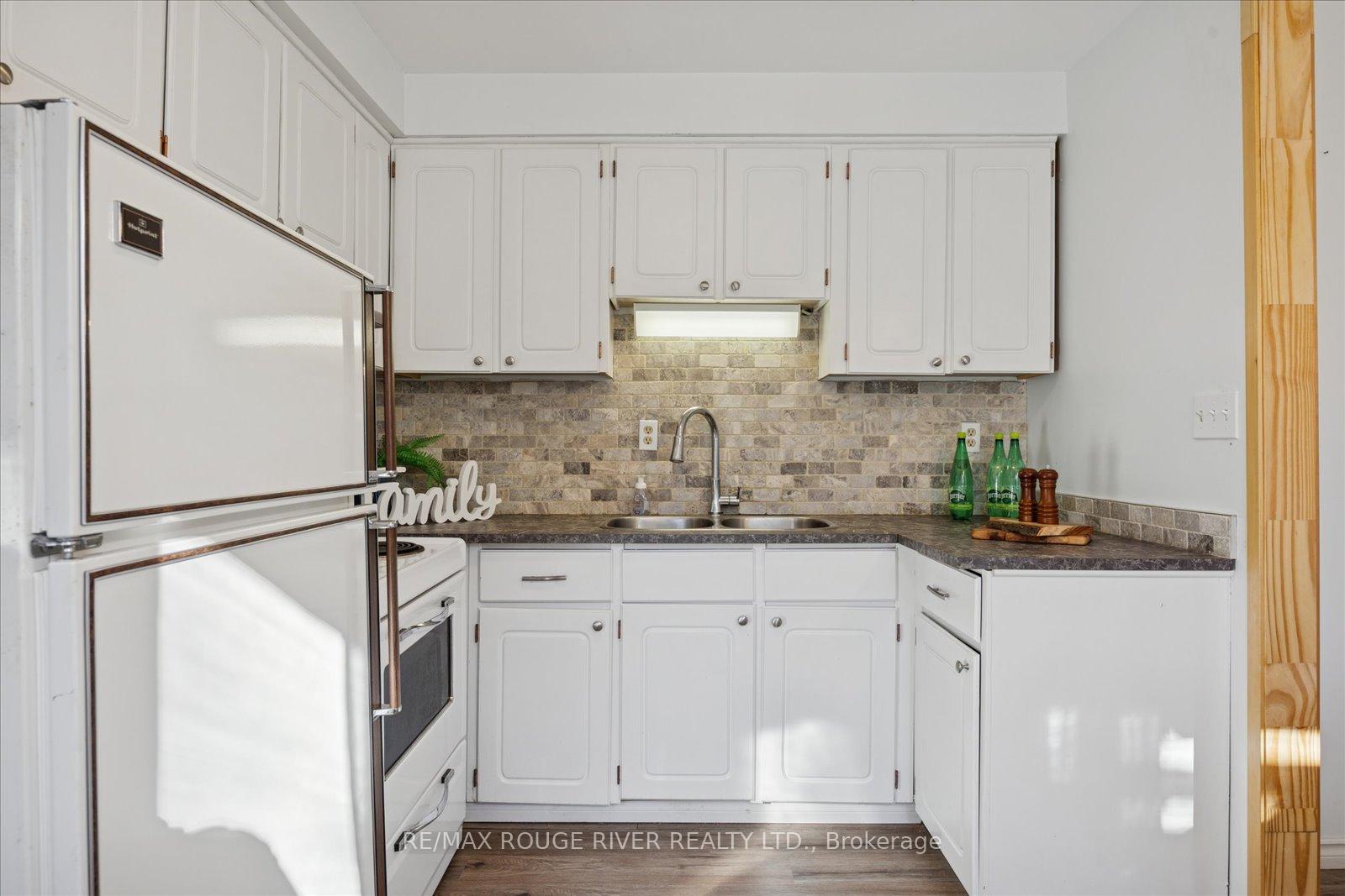 Photo 15 of 16 Blumenweg Crescent, Scugog, Blackstock — HOMEH
