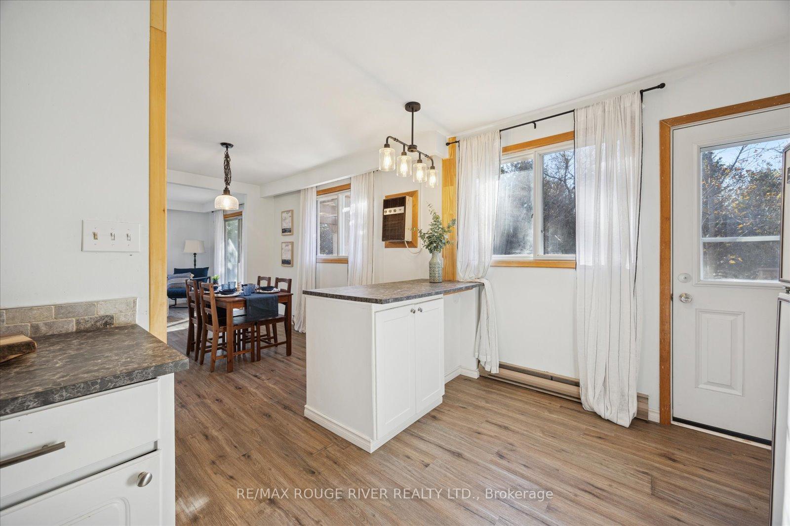 Photo 17 of 16 Blumenweg Crescent, Scugog, Blackstock — HOMEH