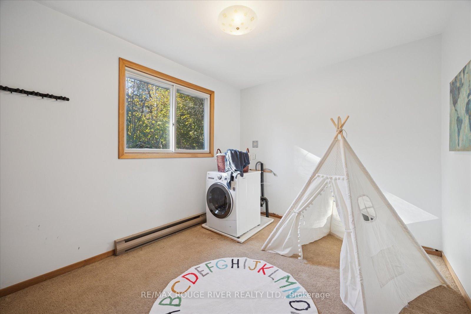 Photo 28 of 16 Blumenweg Crescent, Scugog, Blackstock — HOMEH