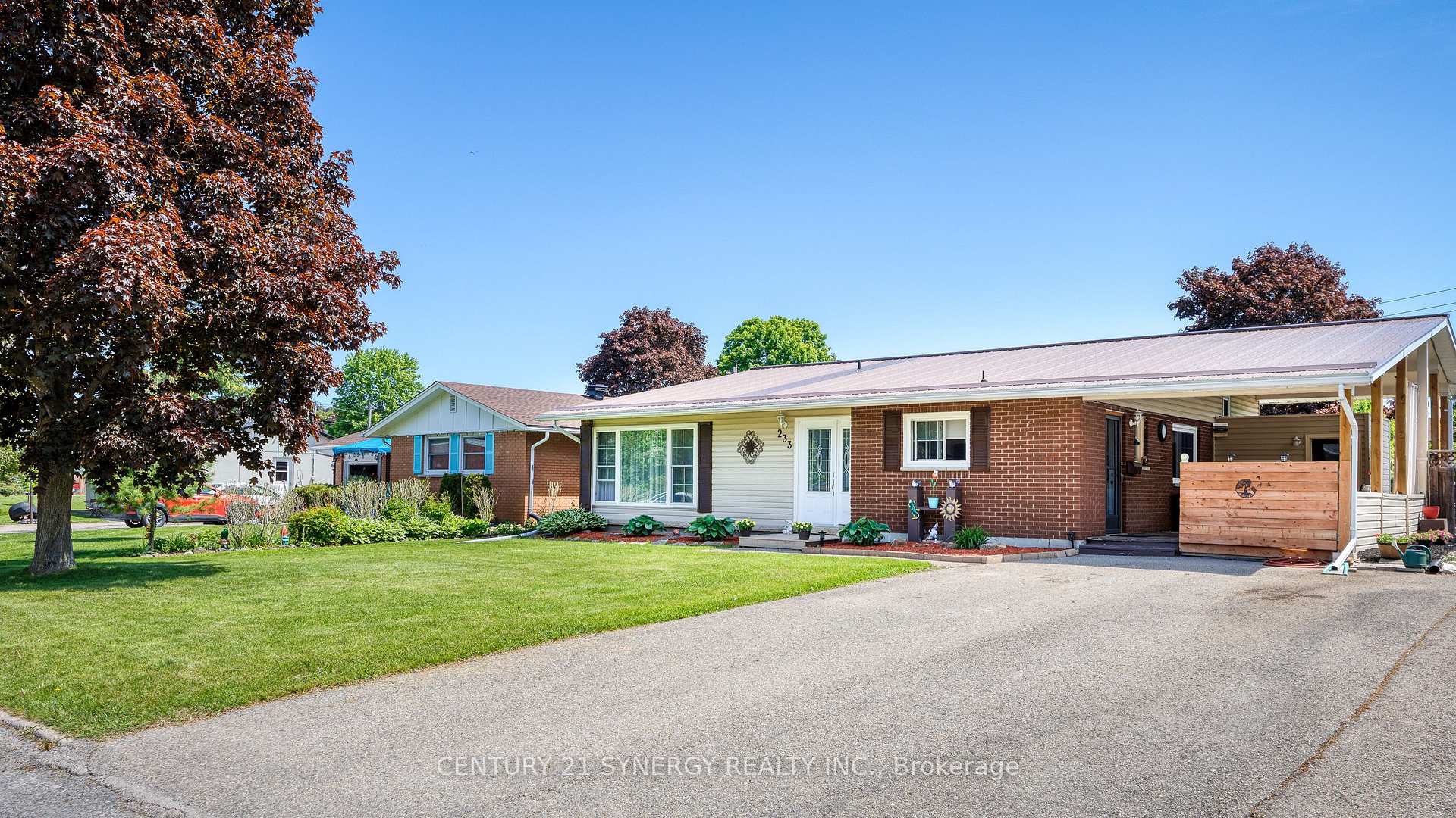 Photo 2 of 233 Allan Street, Smiths Falls — HOMEH