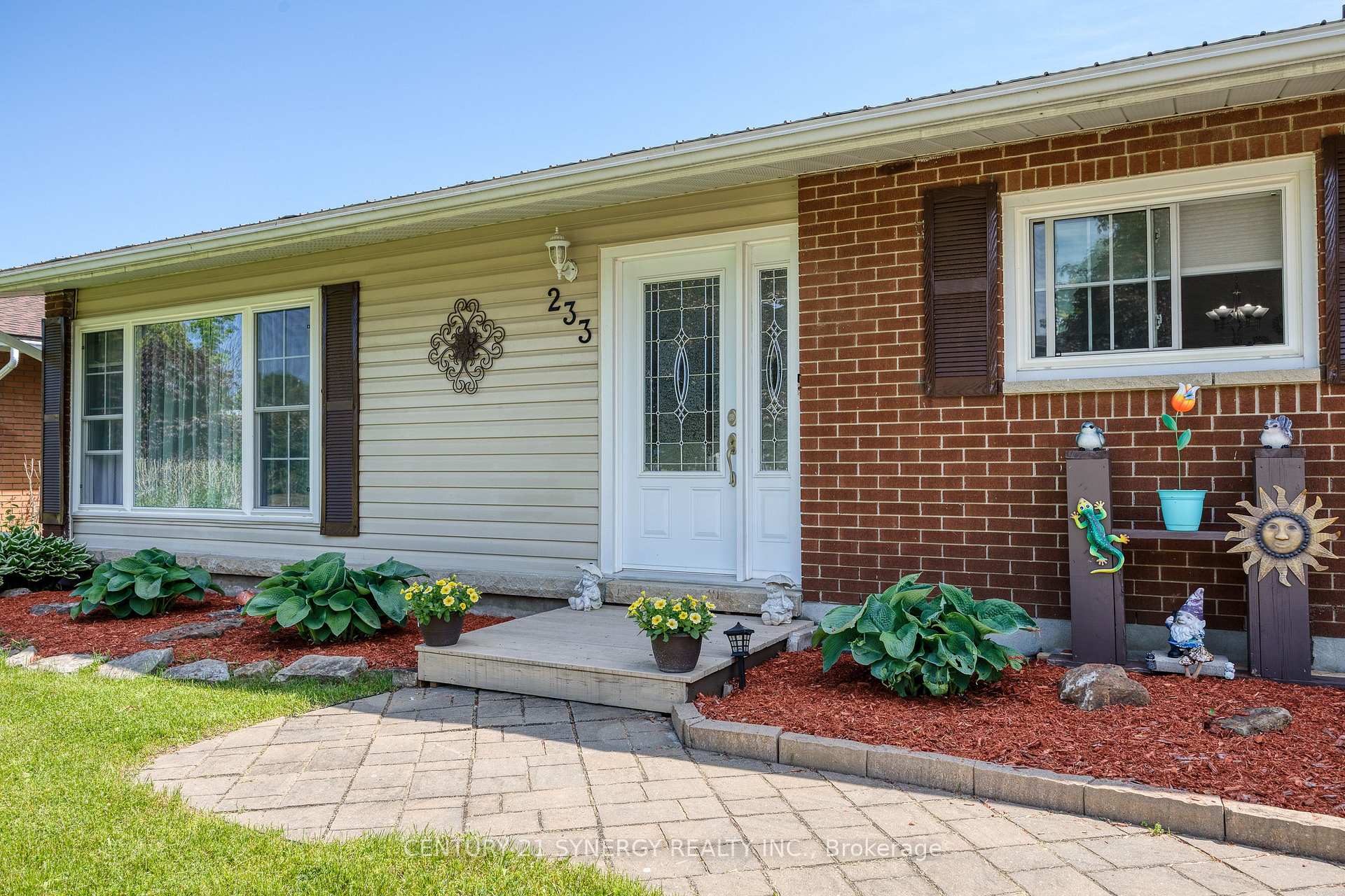 Photo 3 of 233 Allan Street, Smiths Falls — HOMEH