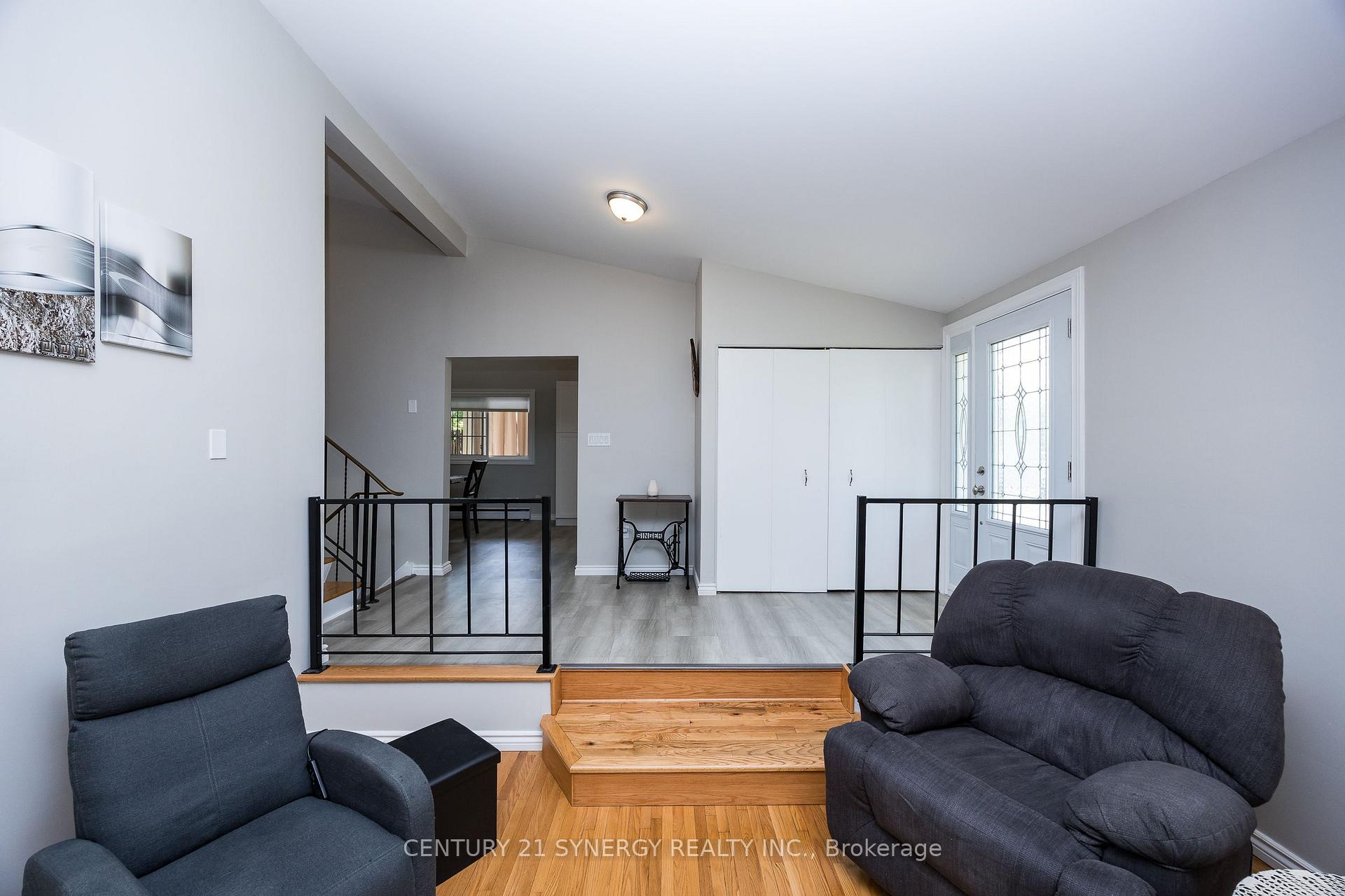 Photo 5 of 233 Allan Street, Smiths Falls — HOMEH