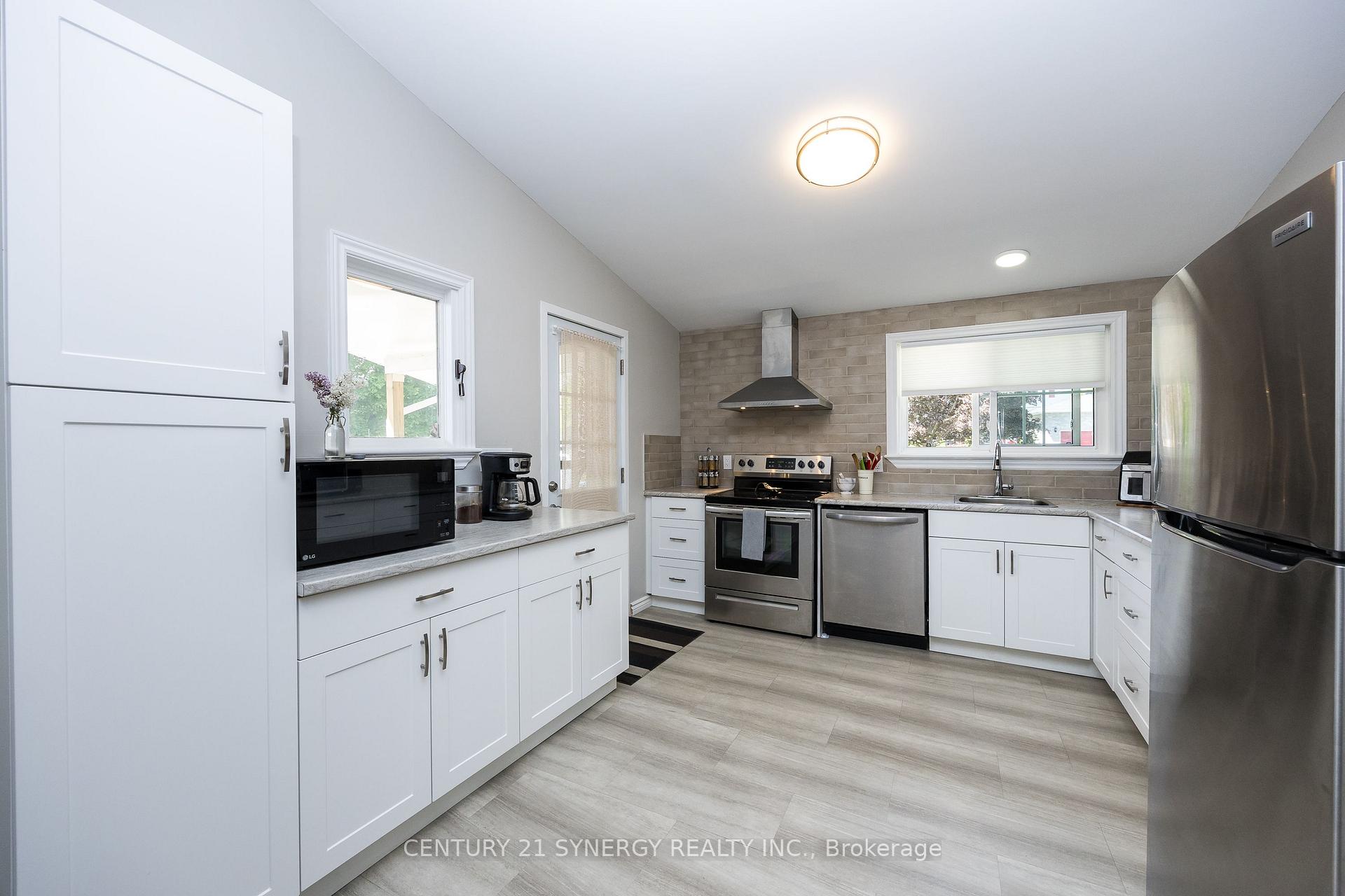 Photo 9 of 233 Allan Street, Smiths Falls — HOMEH
