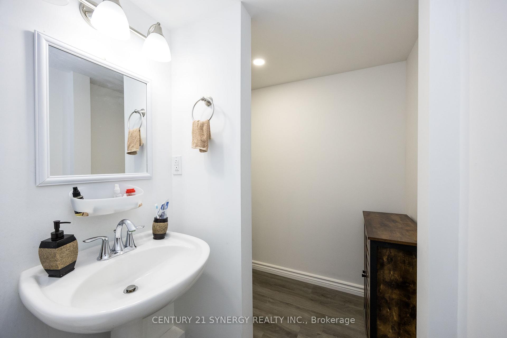 Photo 17 of 233 Allan Street, Smiths Falls — HOMEH
