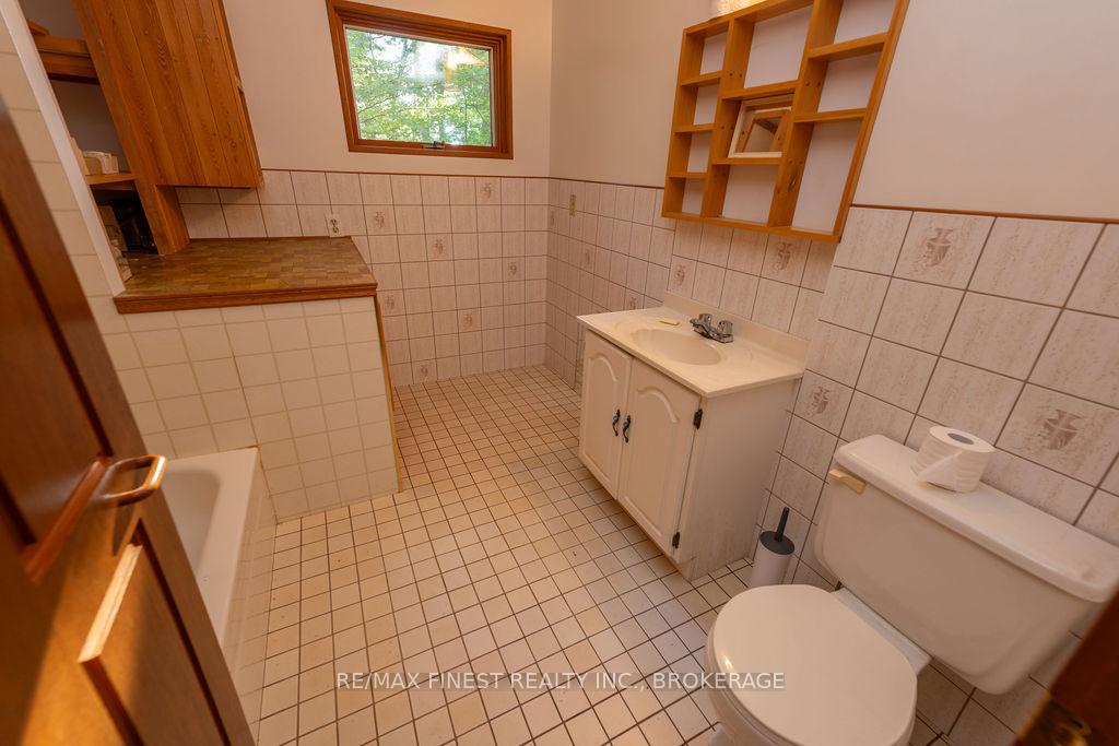 Photo 16 of Unit E, 2305 Opinicon Road E, Rideau Lakes, Rideau Lakes (South Crosby) Twp — HOMEH