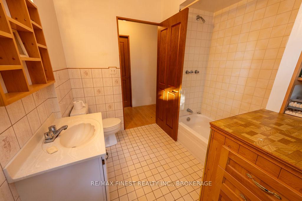 Photo 17 of Unit E, 2305 Opinicon Road E, Rideau Lakes, Rideau Lakes (South Crosby) Twp — HOMEH