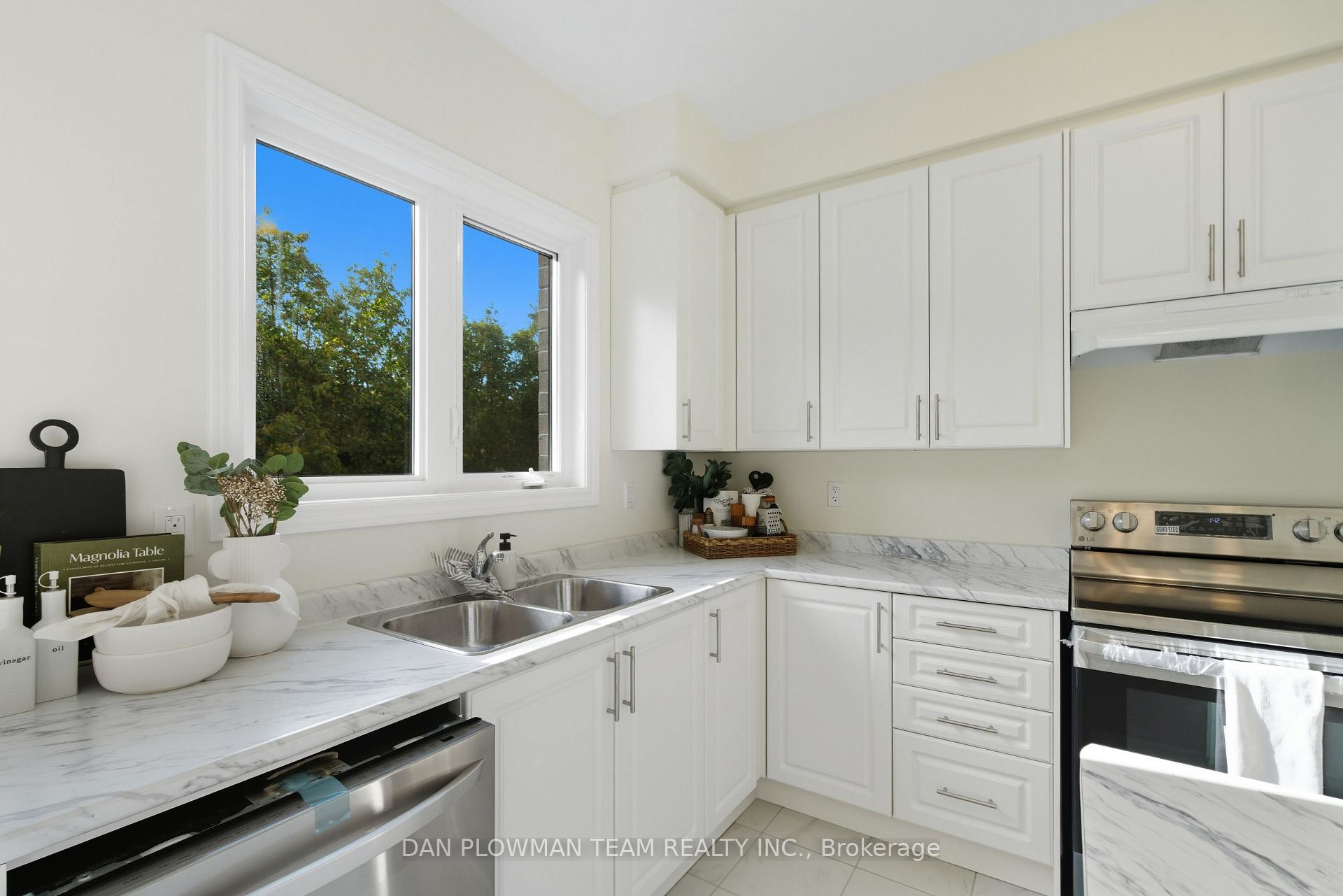 Photo 16 of 98 North Garden Boulevard, Scugog, Port Perry — HOMEH