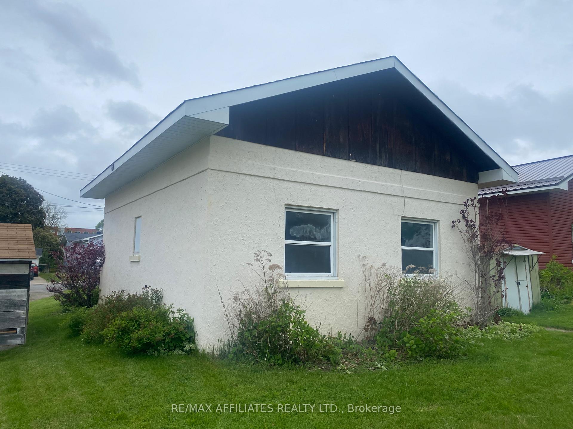 Photo 1 of 7 Mckenzie Avenue, Smiths Falls — HOMEH