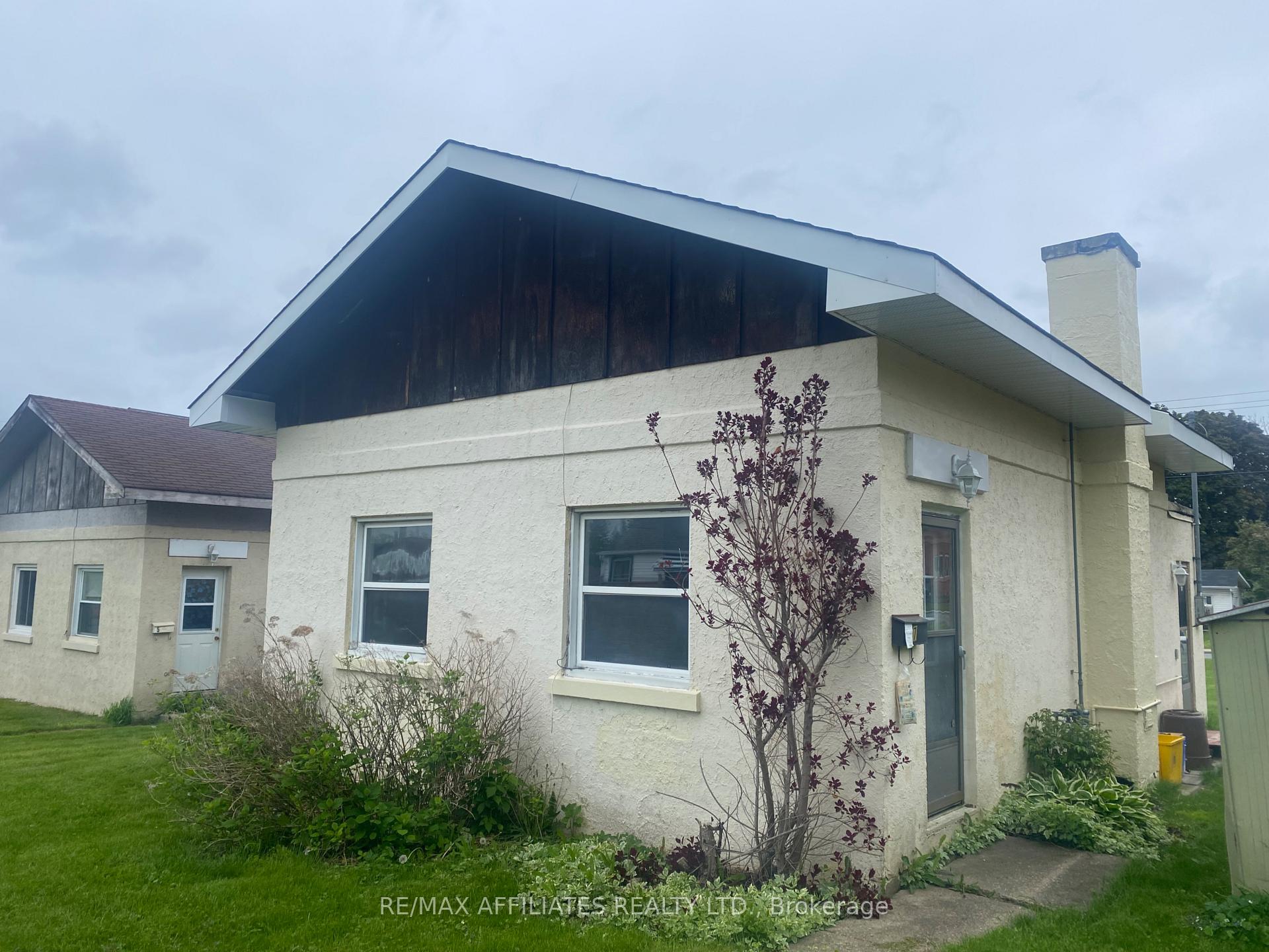 Photo 2 of 7 Mckenzie Avenue, Smiths Falls — HOMEH