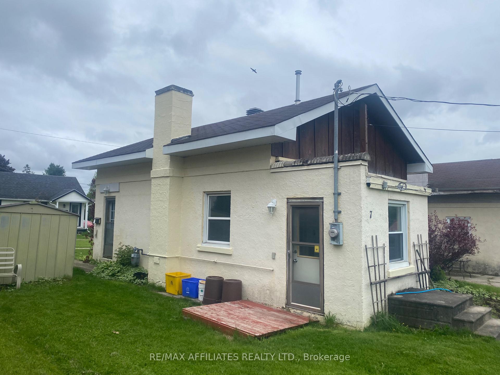 Photo 3 of 7 Mckenzie Avenue, Smiths Falls — HOMEH