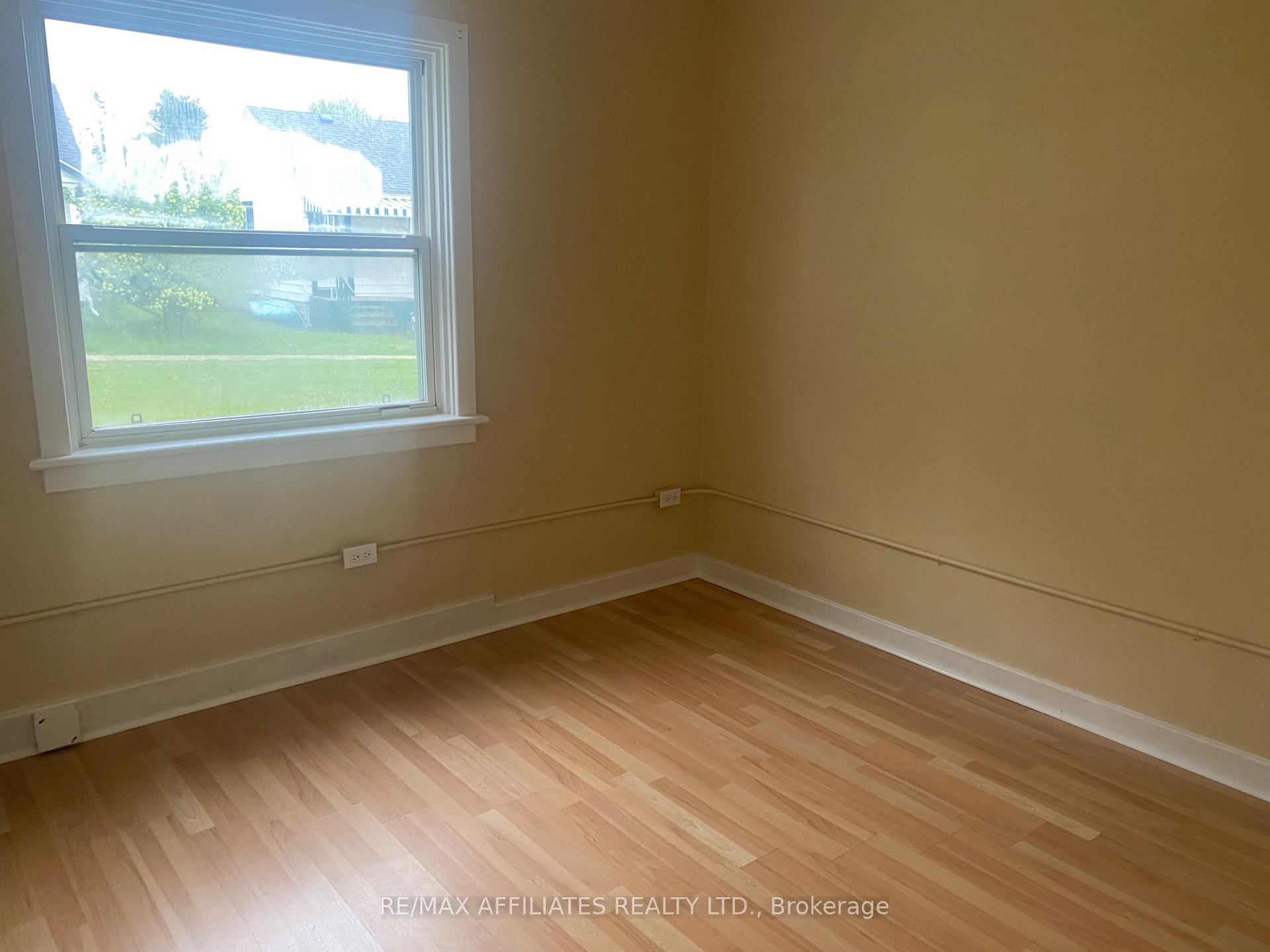 Photo 10 of 7 Mckenzie Avenue, Smiths Falls — HOMEH