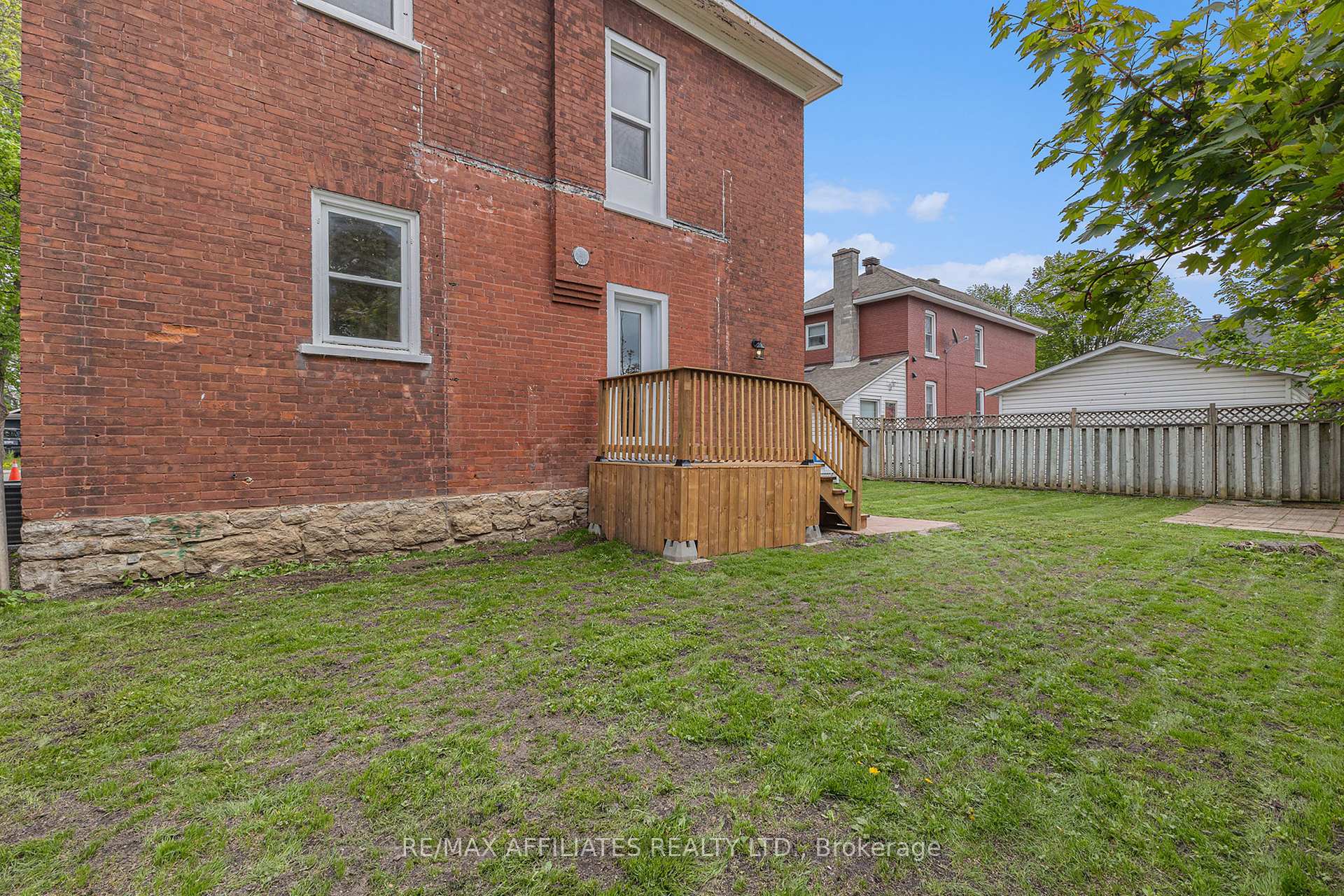 Photo 23 of 2 Maitland Street, Smiths Falls — HOMEH