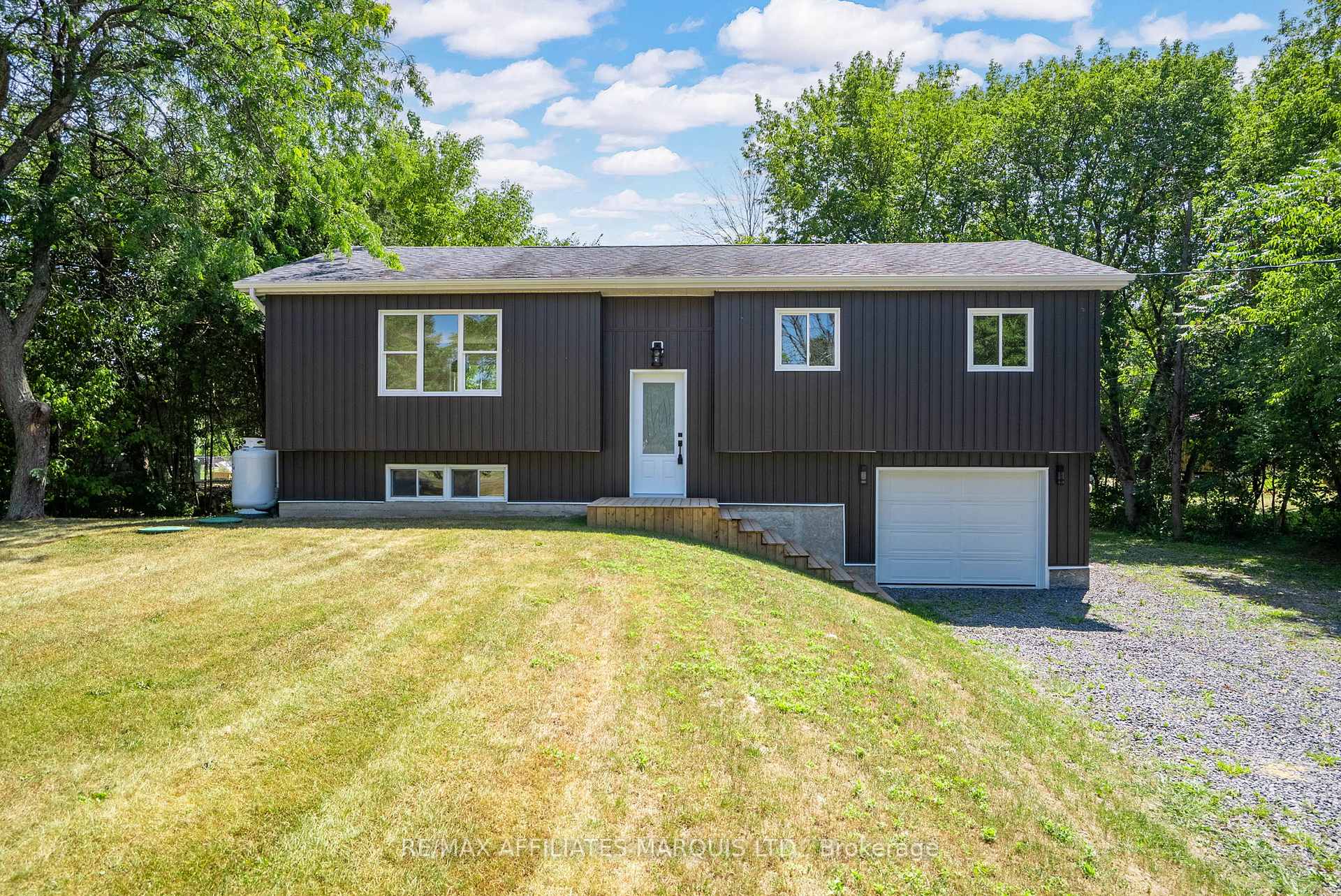Photo 2 of 18222 Patrick Street, South Glengarry, South Glengarry (Charlottenburgh) Twp — HOMEH