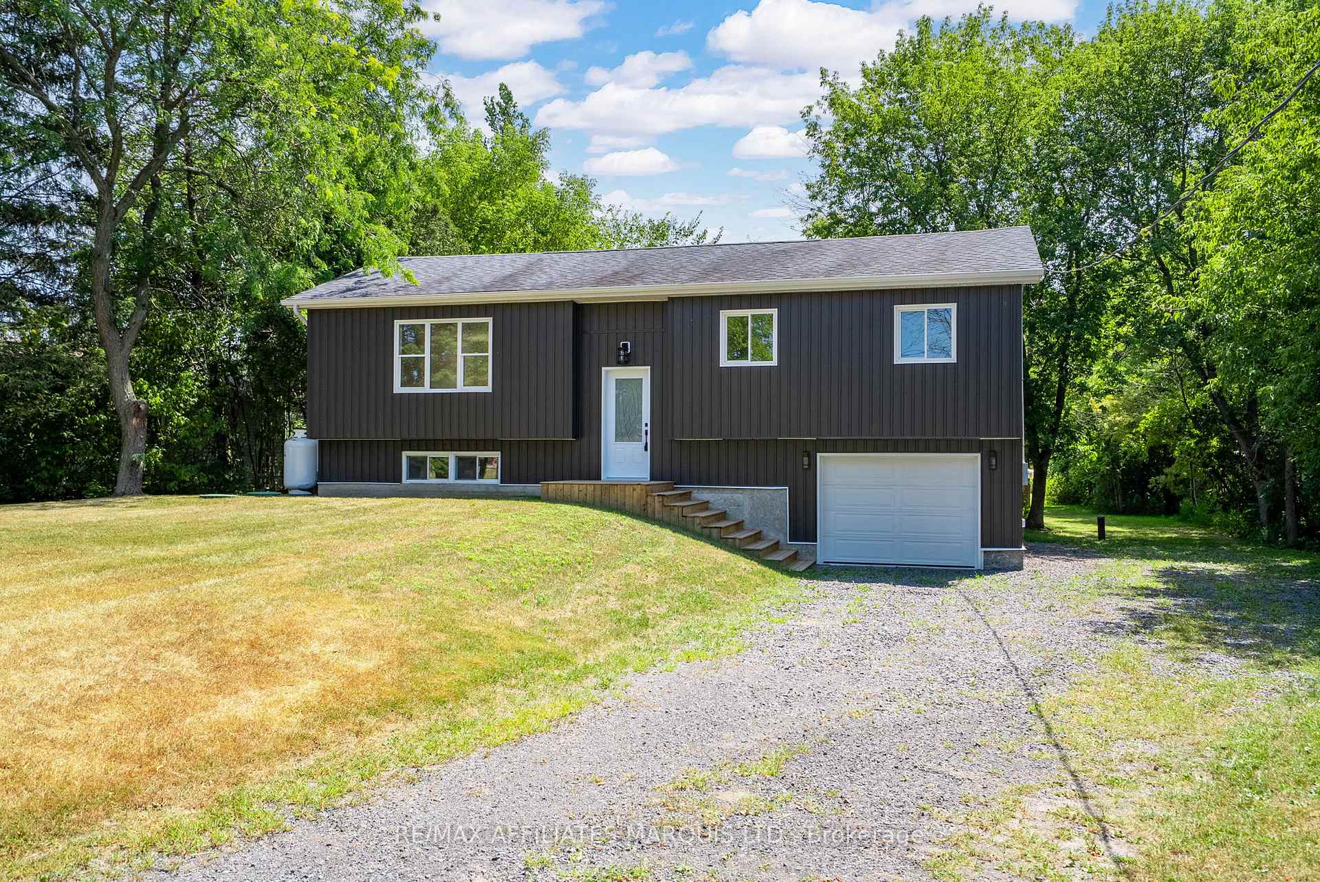 Photo 3 of 18222 Patrick Street, South Glengarry, South Glengarry (Charlottenburgh) Twp — HOMEH