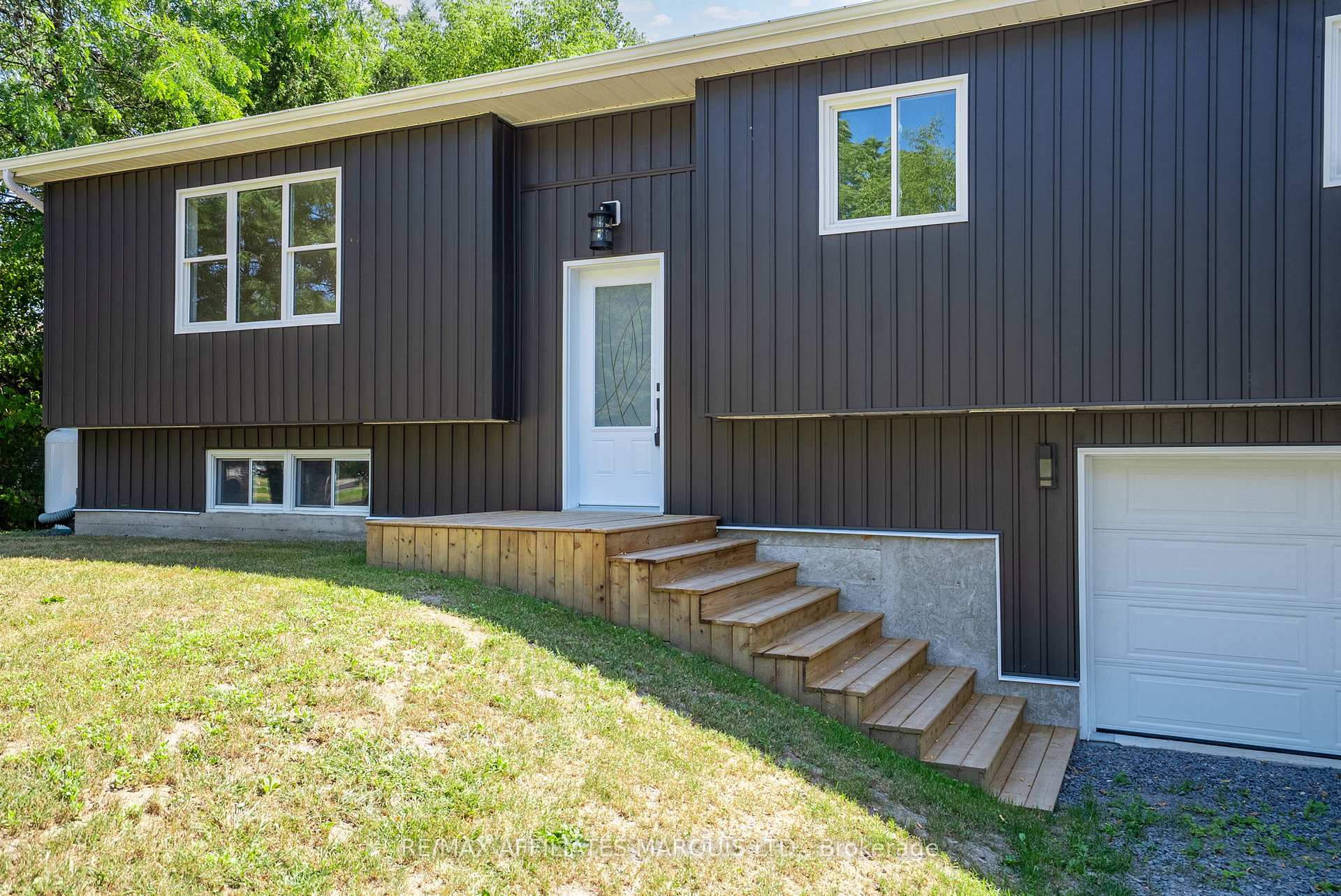 Photo 5 of 18222 Patrick Street, South Glengarry, South Glengarry (Charlottenburgh) Twp — HOMEH