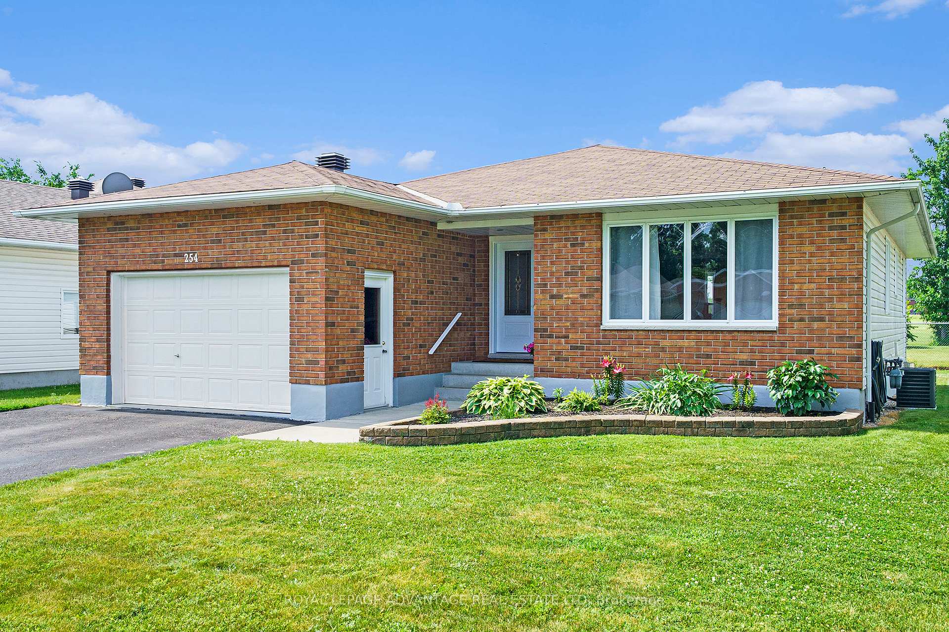 Photo 1 of 254 Glenwood Crescent, Smiths Falls — HOMEH