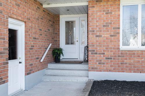 Photo 3 of 254 Glenwood Crescent, Smiths Falls — HOMEH