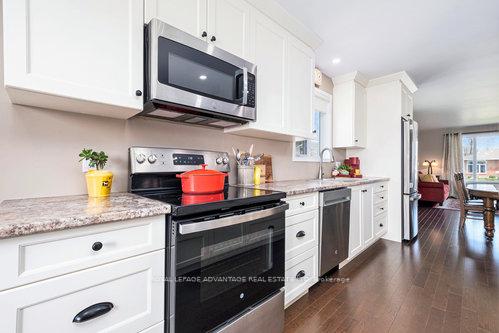 Photo 14 of 254 Glenwood Crescent, Smiths Falls — HOMEH