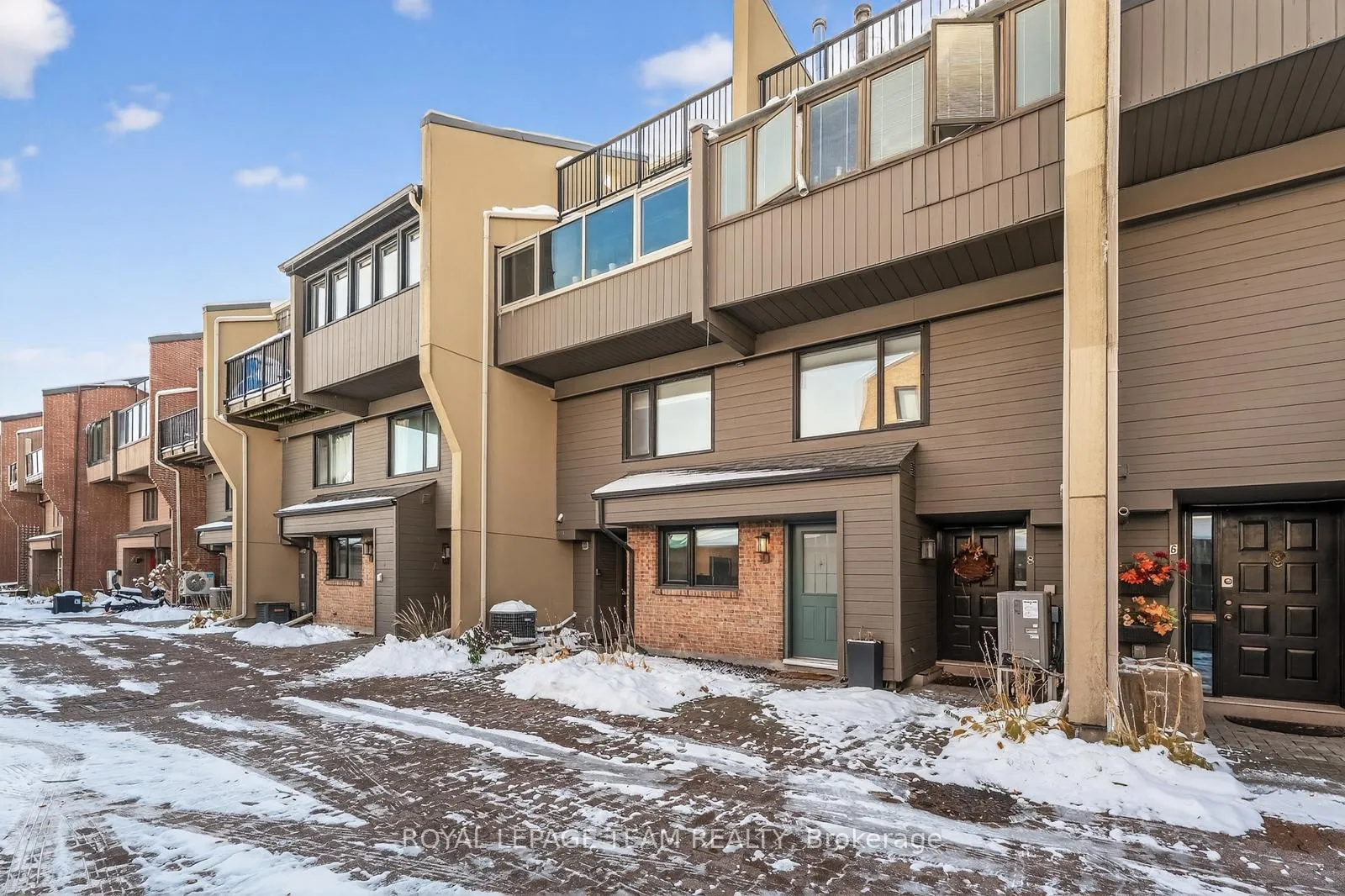 Front of Unit 10, 290 Cathcart Street